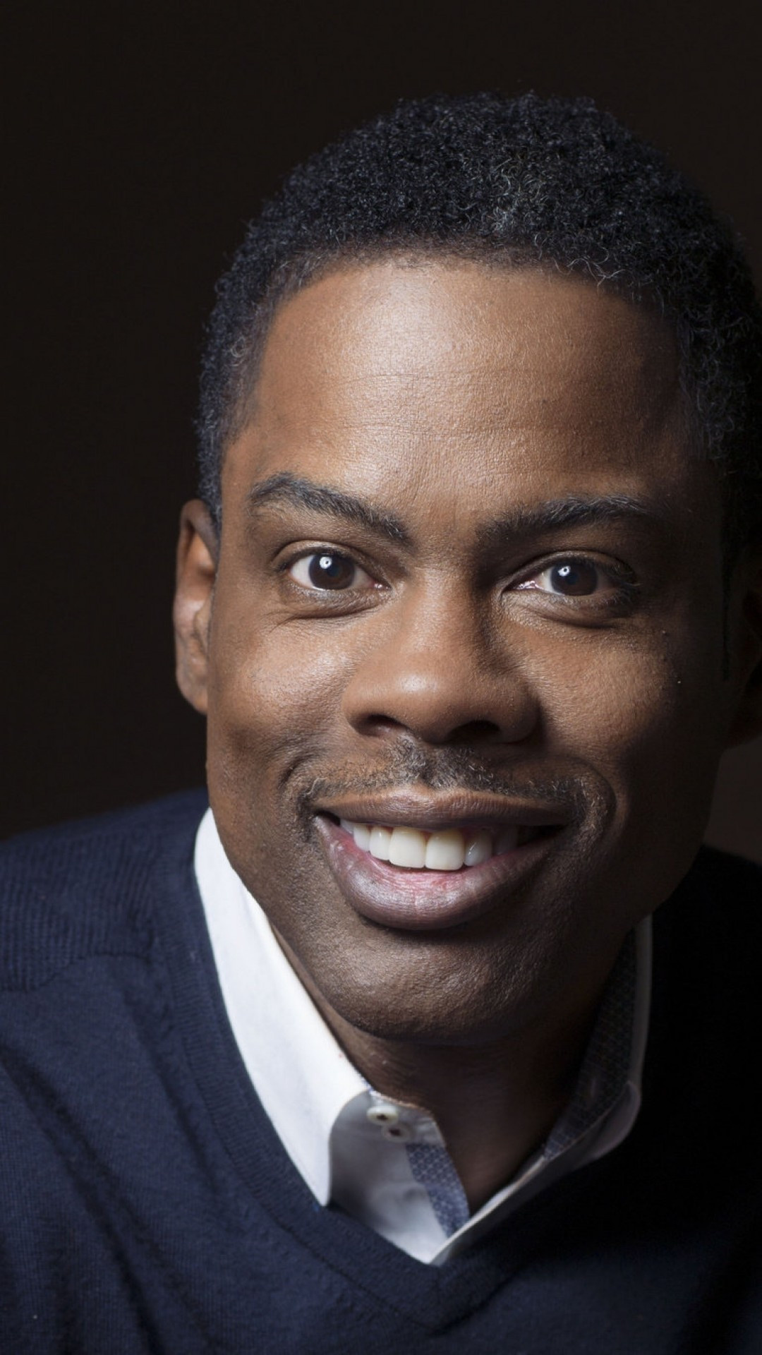 Chris Rock, Smiling comedian, Actor, Wallpapers, 1080x1920 Full HD Phone