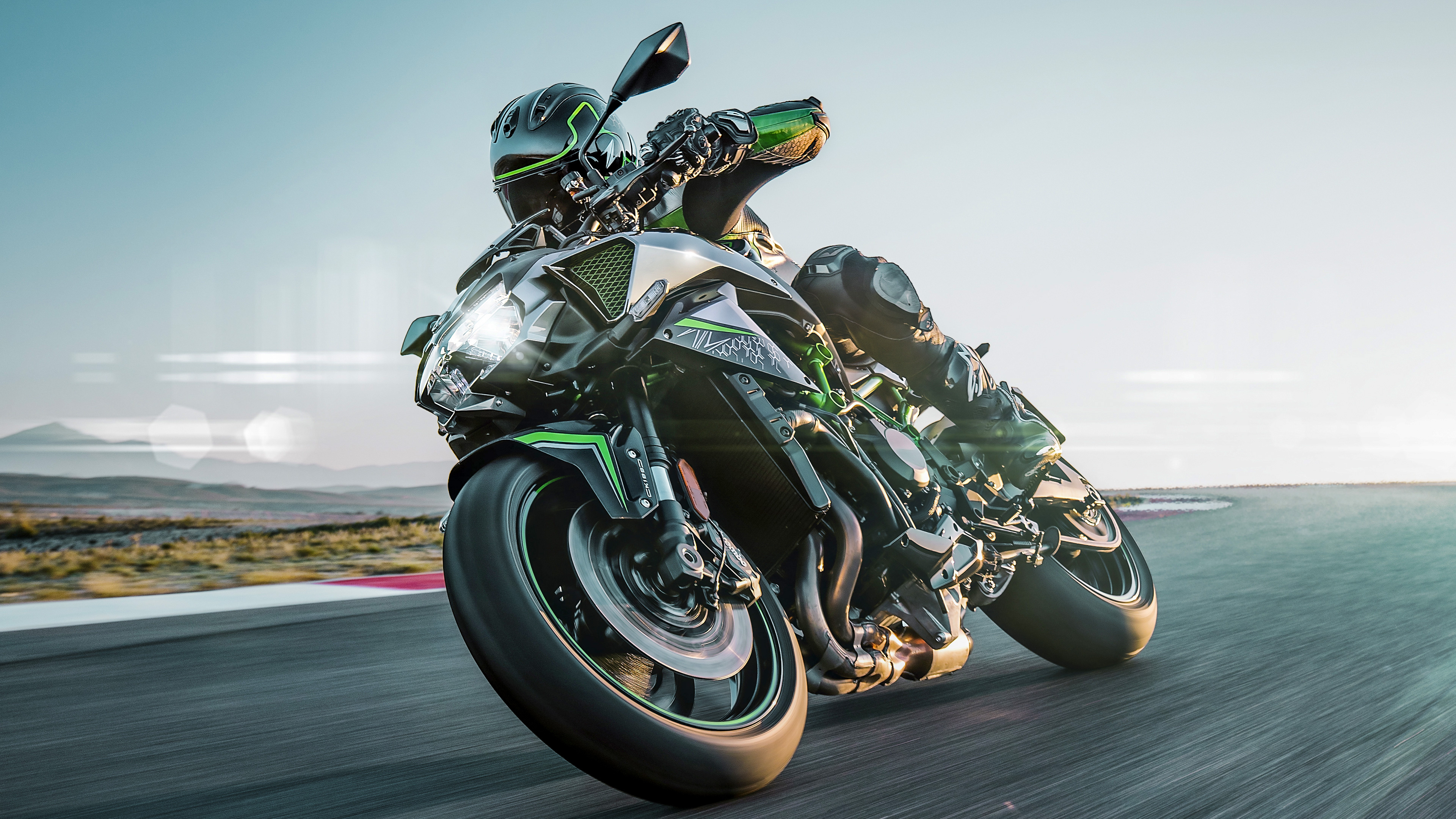 Kawasaki Z H2, Extreme power unleashed, Thrilling performance, Aggressive stance, 3840x2160 4K Desktop