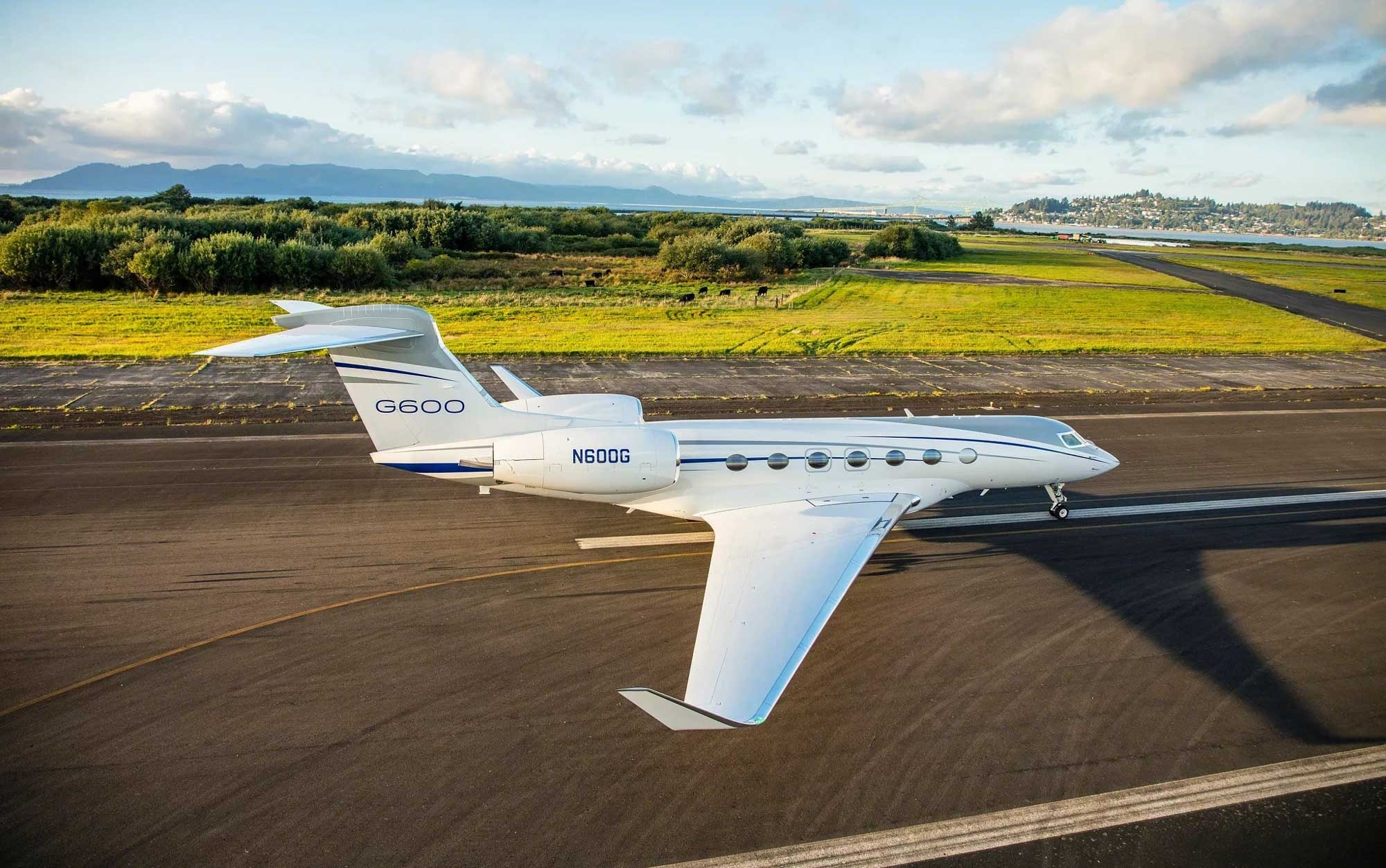 Gulfstream Aerospace, Gulfstream shipments, New high, Business aviation news, 2000x1260 HD Desktop