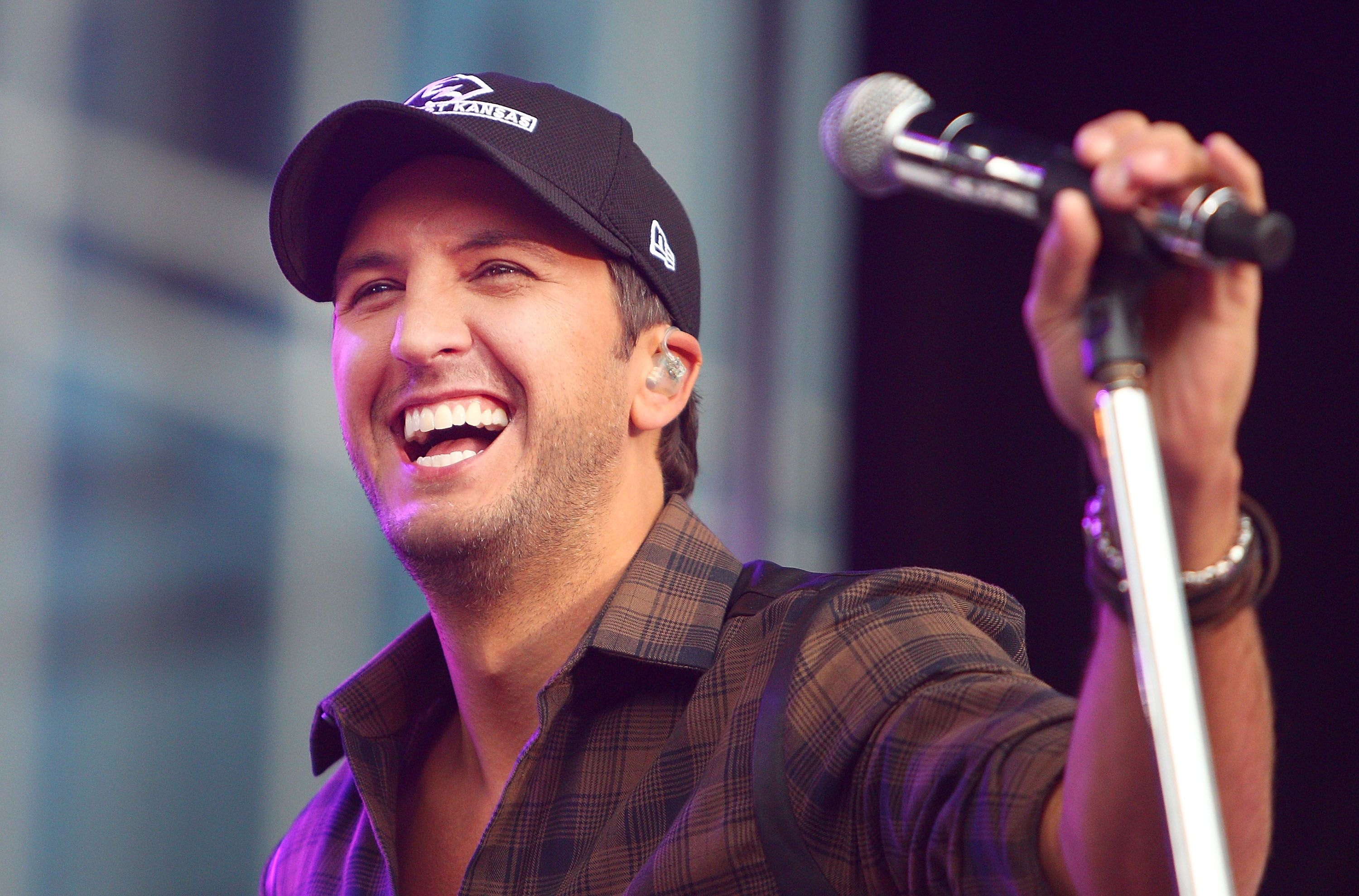 Luke Bryan Knockin Boots, Wallpapers, Posted by Zoey Sellers, 3000x1980 HD Desktop