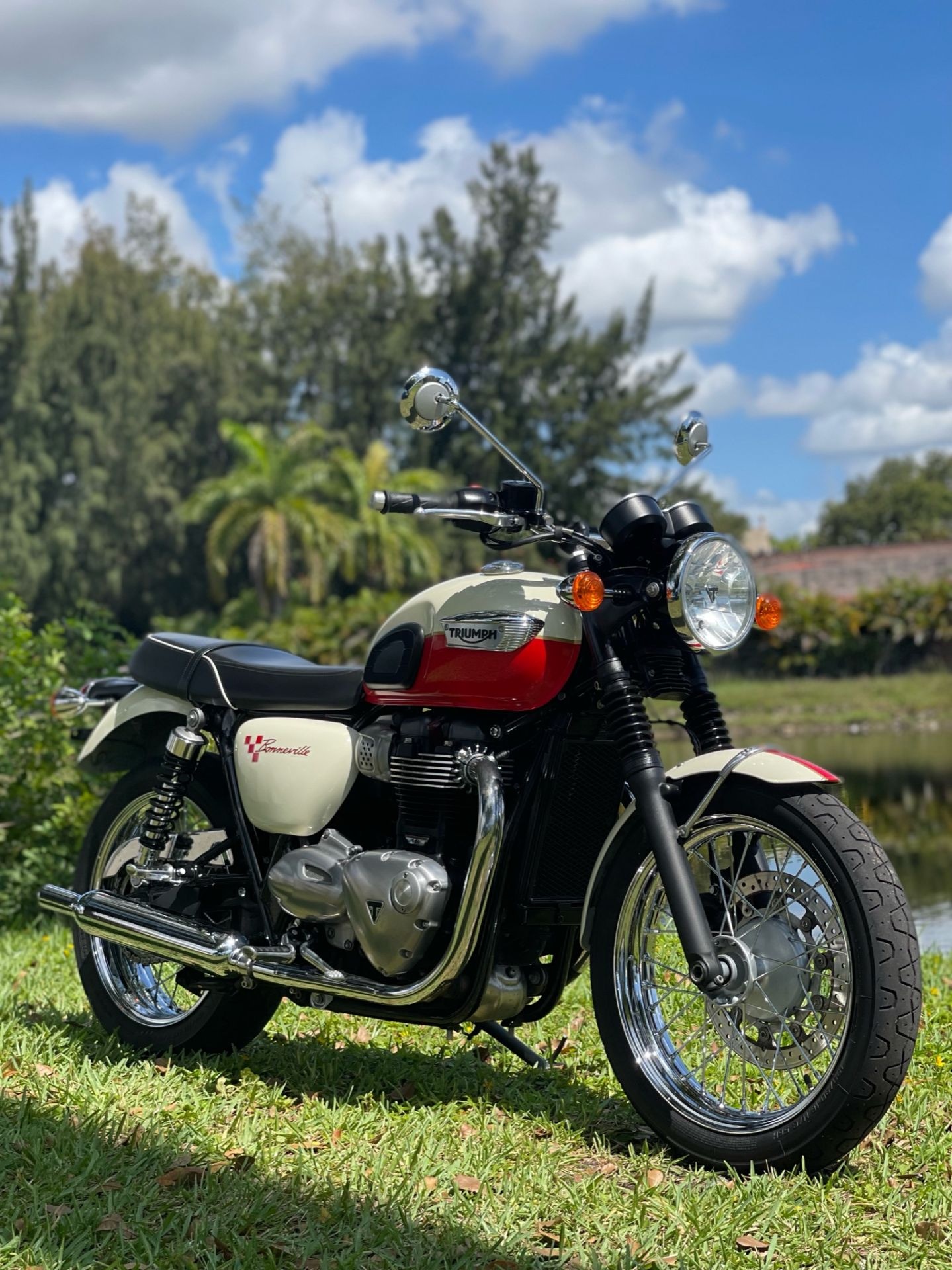 Triumph Bonneville T100, Certified pre-owned, White intense orange, North Miami Beach, 1440x1920 HD Phone