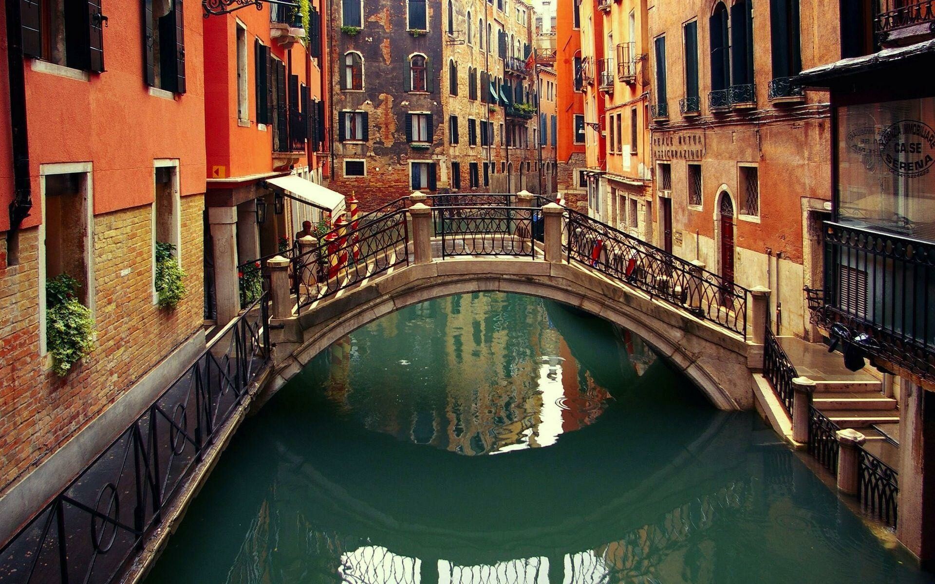 Venetian enchantment, Canal reflections, Architectural marvels, Romantic allure, 1920x1200 HD Desktop