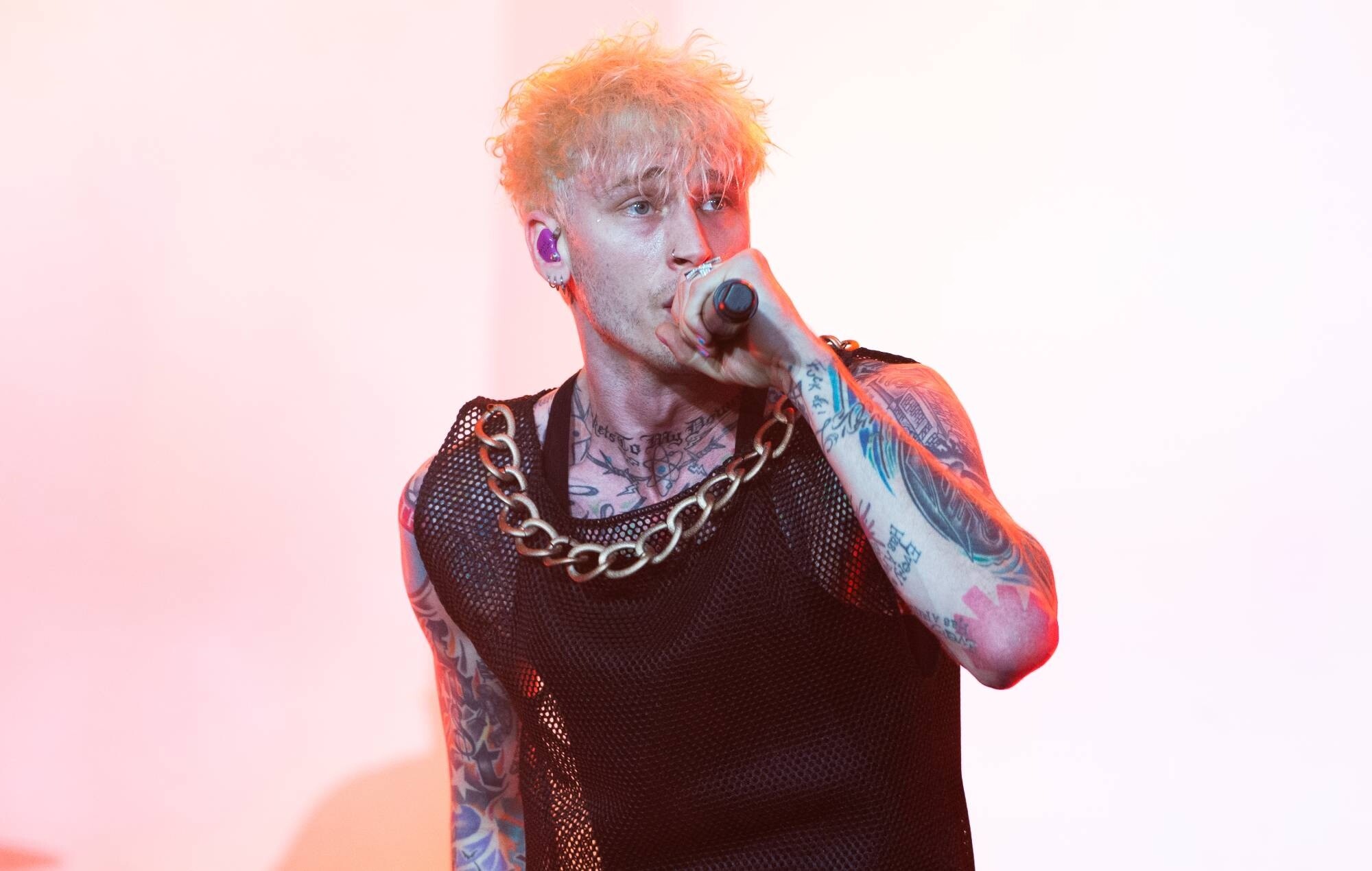 Machine Gun Kelly, Teases new single, Papercuts arriving tonight, 2000x1270 HD Desktop