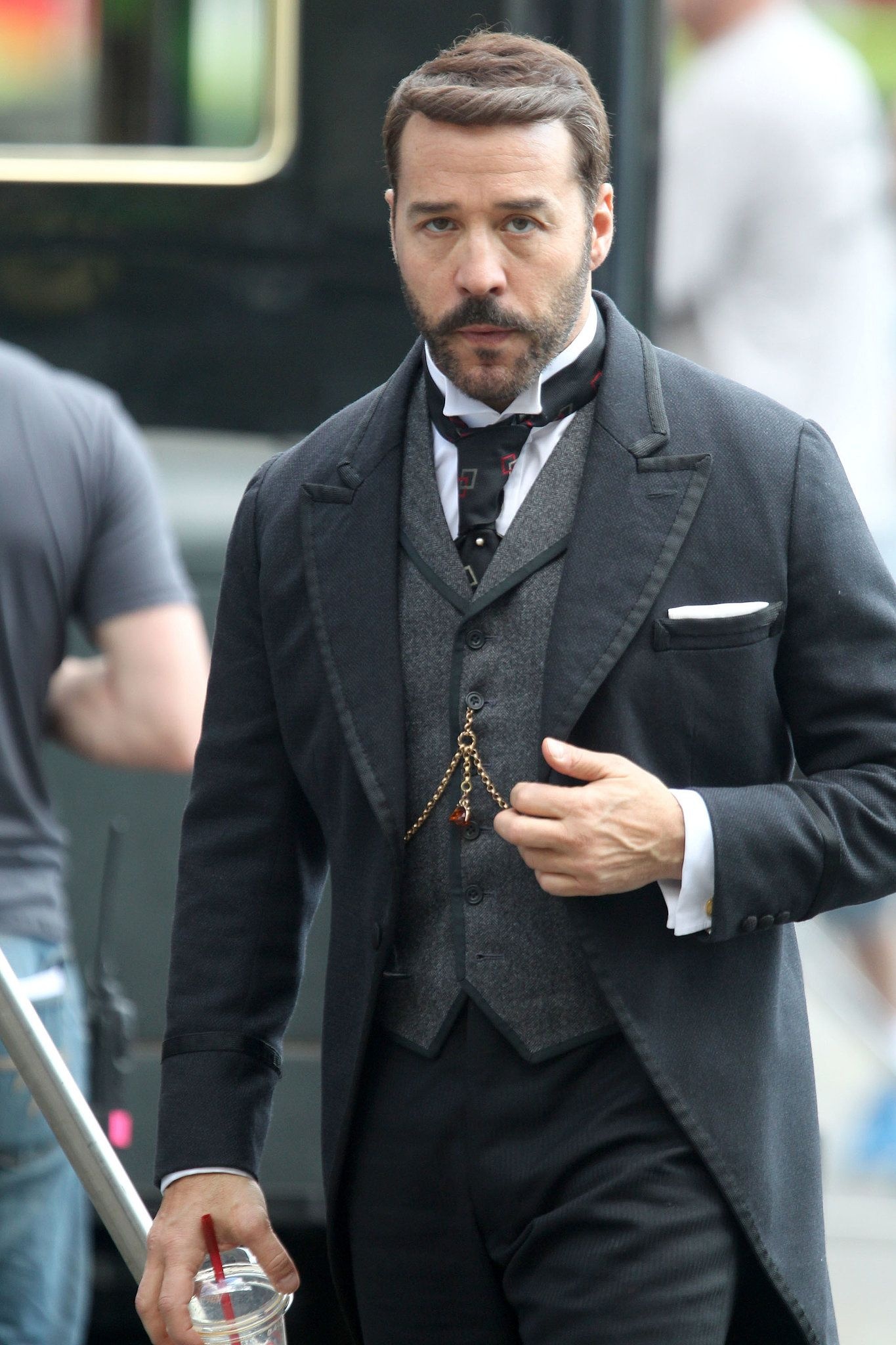 Jeremy Piven, Character scenes, ITV show, Stars on set, 1370x2050 HD Phone