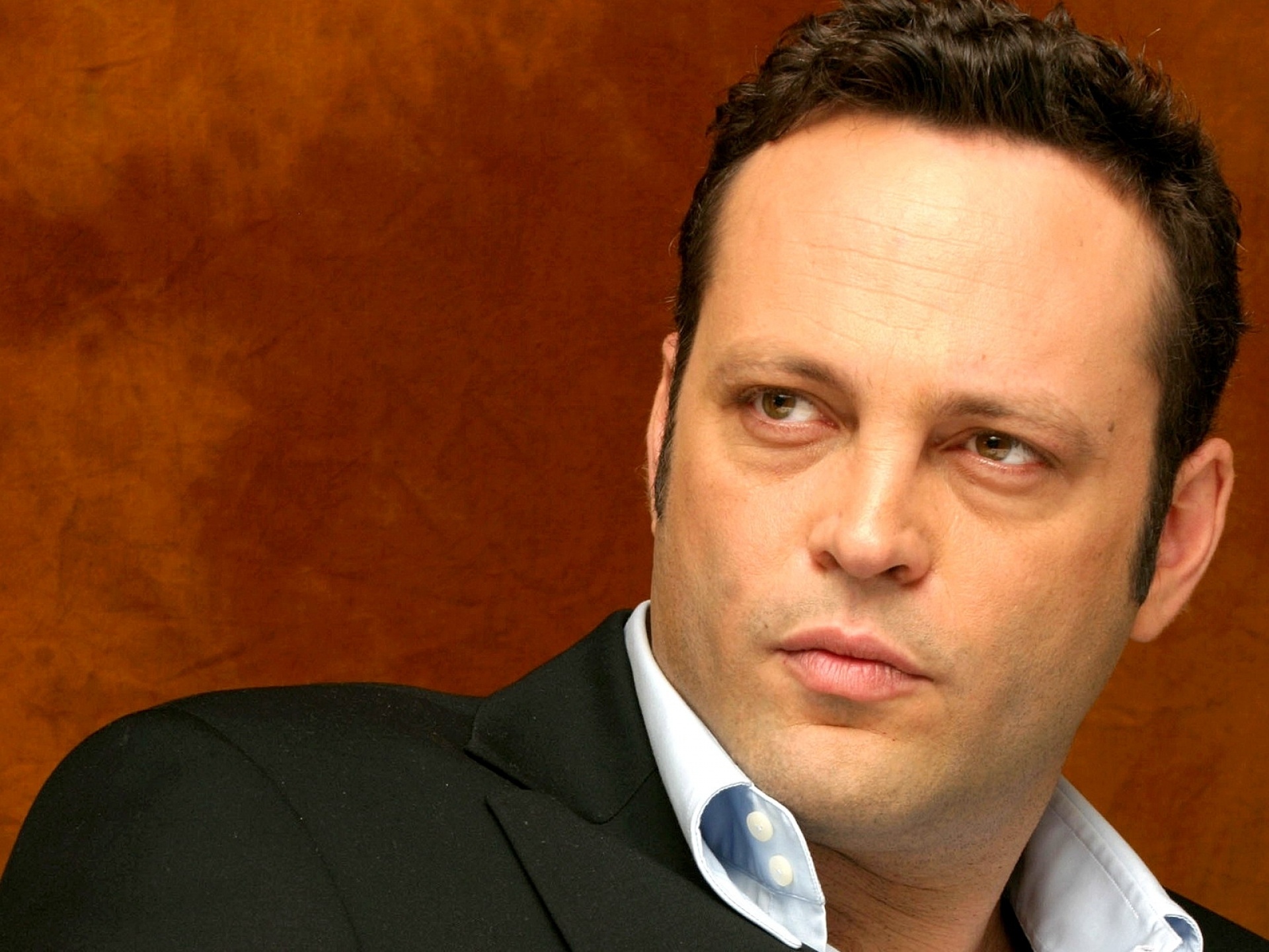 Vince Vaughn, HD movie wallpapers, Actor poses, Stylish looks, 1920x1440 HD Desktop