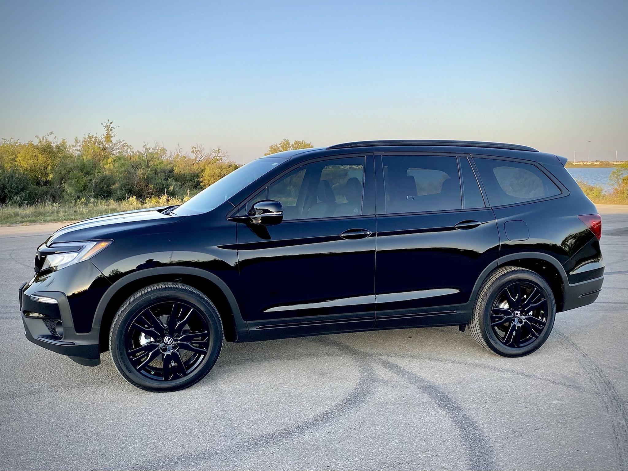 Honda Pilot, Black edition, Sleek and stylish, Premium performance, 2050x1540 HD Desktop