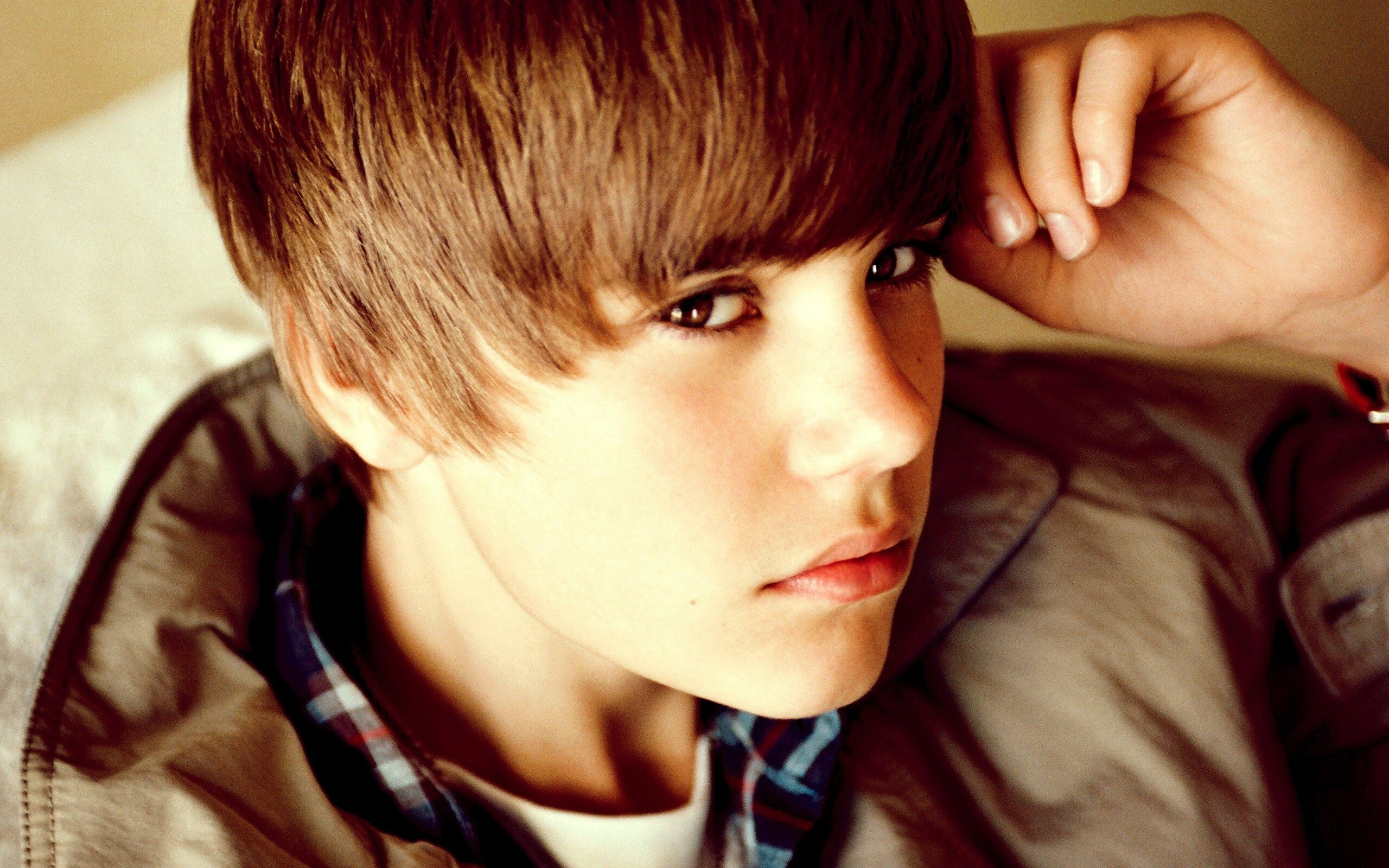 Hot Justin Bieber, Music wallpapers, Sizzling visuals, Fans' delight, 2560x1600 HD Desktop