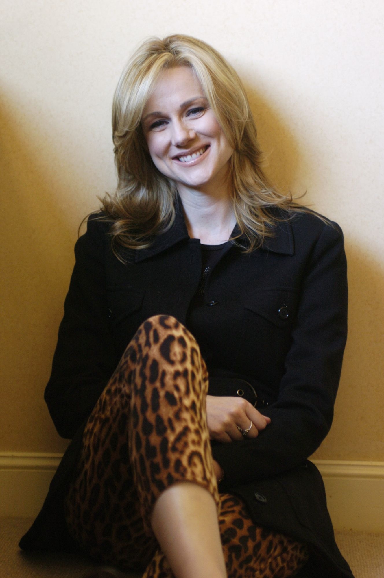 Laura Linney, Desktop wallpapers, 1330x2000 HD Phone