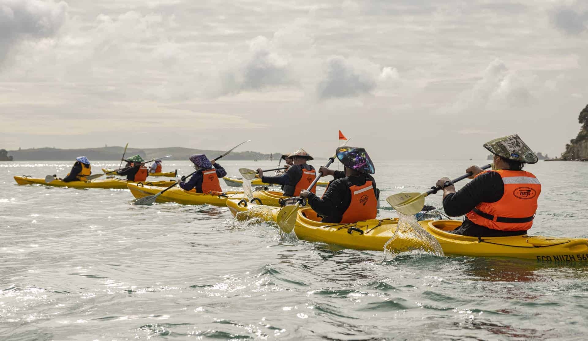 Sea kayaking, Auckland, 1920x1120 HD Desktop