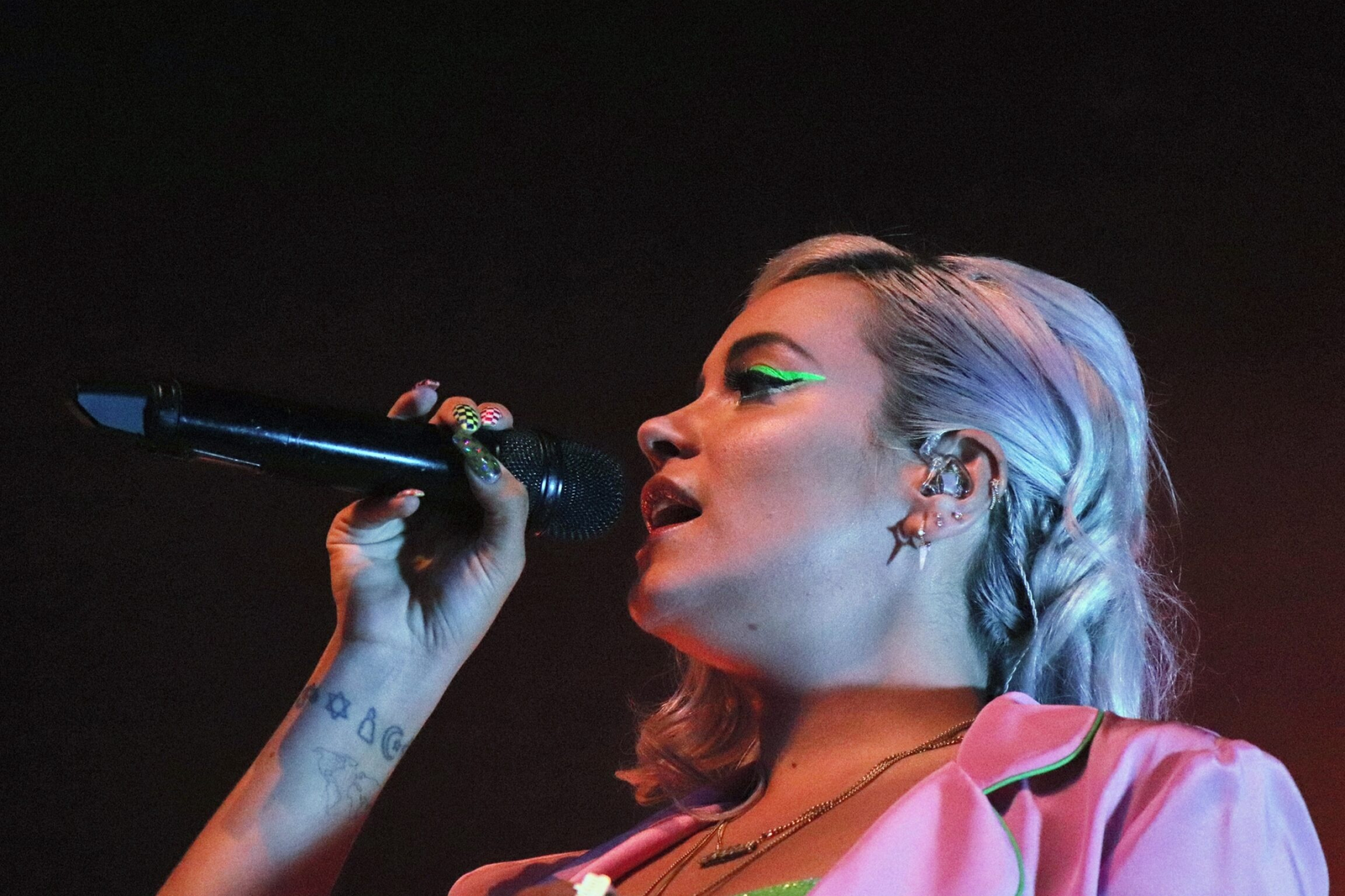 Lily Allen, Fonda Theatre gig, Own rules, Intimate, 2560x1710 HD Desktop