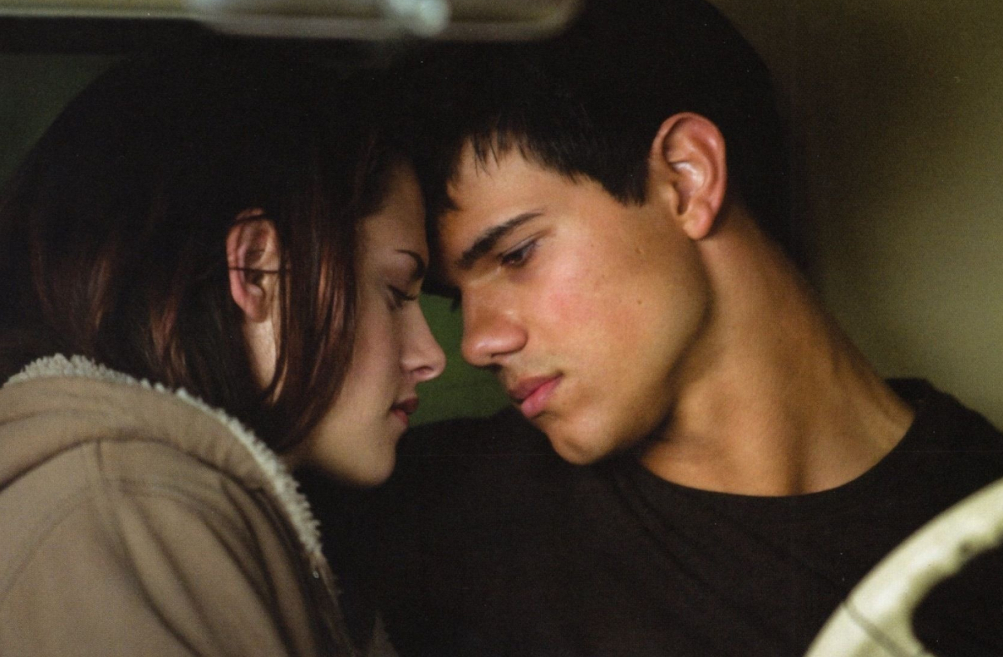 Jacob and Bella, Kiss her, New Moon movie, Twilight saga, 2050x1350 HD Desktop