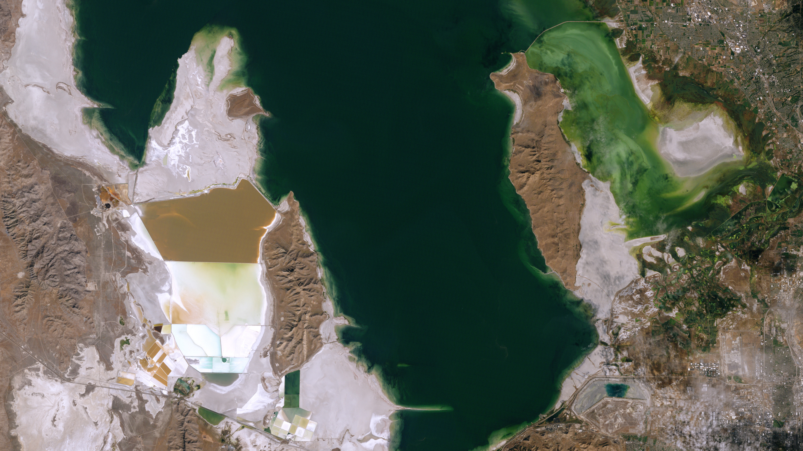 Shrinking Great Salt Lake, Environmental concern, Urgent action needed, Preserving natural beauty, 2670x1510 HD Desktop