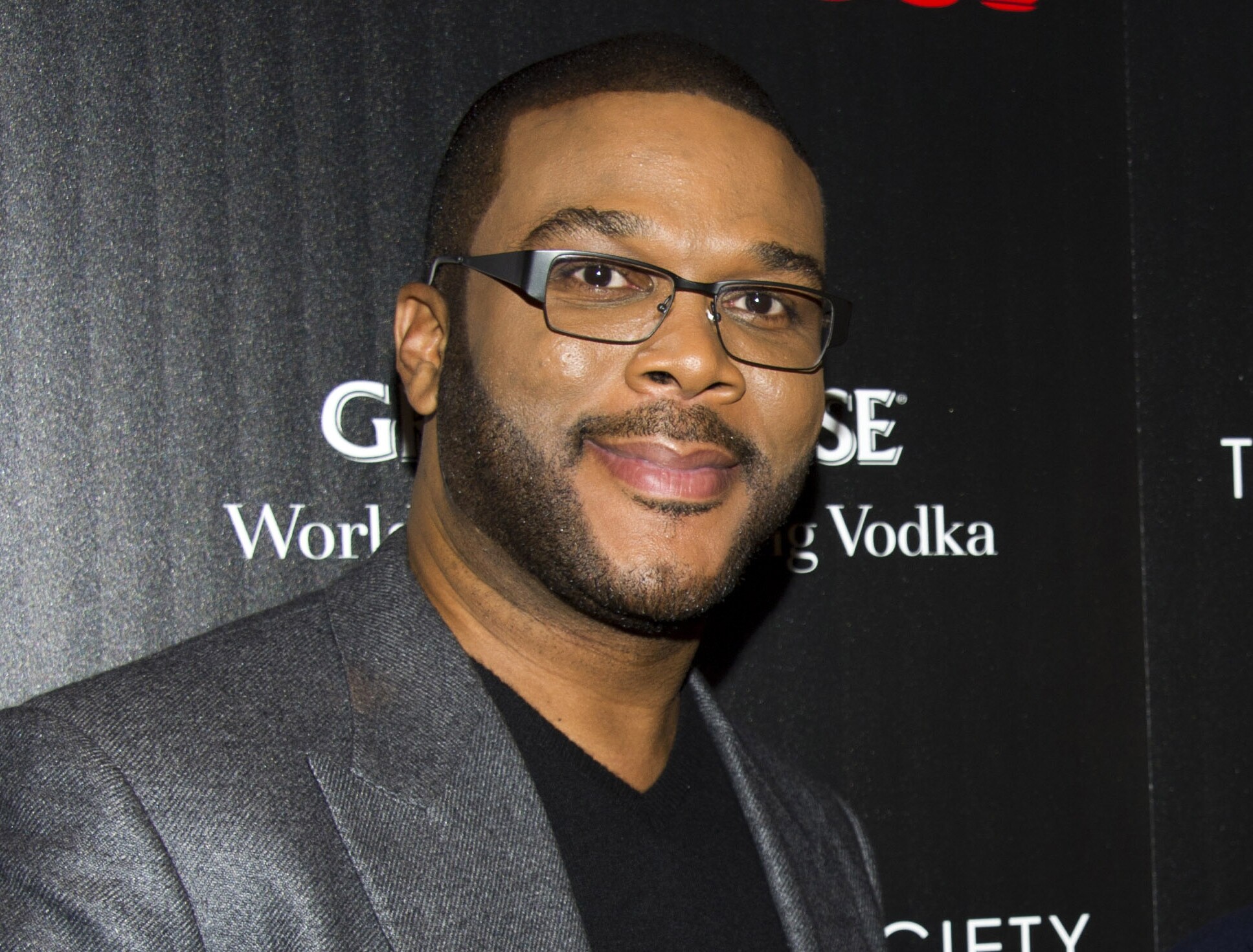 Tyler Perry charisma, Versatile artist, Impressive wallpapers, High quality images, 1940x1470 HD Desktop