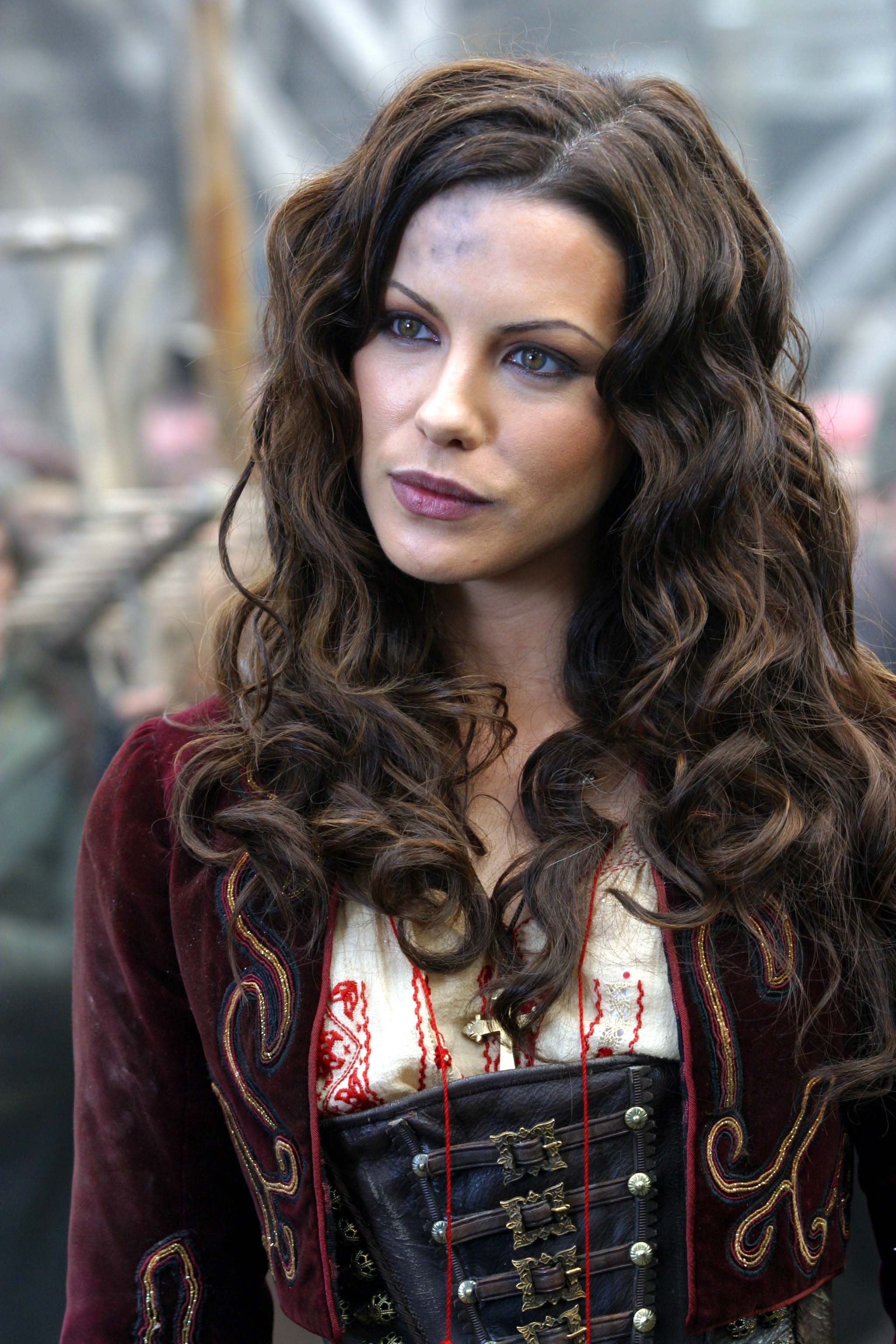 Kate Beckinsale, Van Helsing, Gorgeous actress, Celebrity, 2050x3080 HD Phone