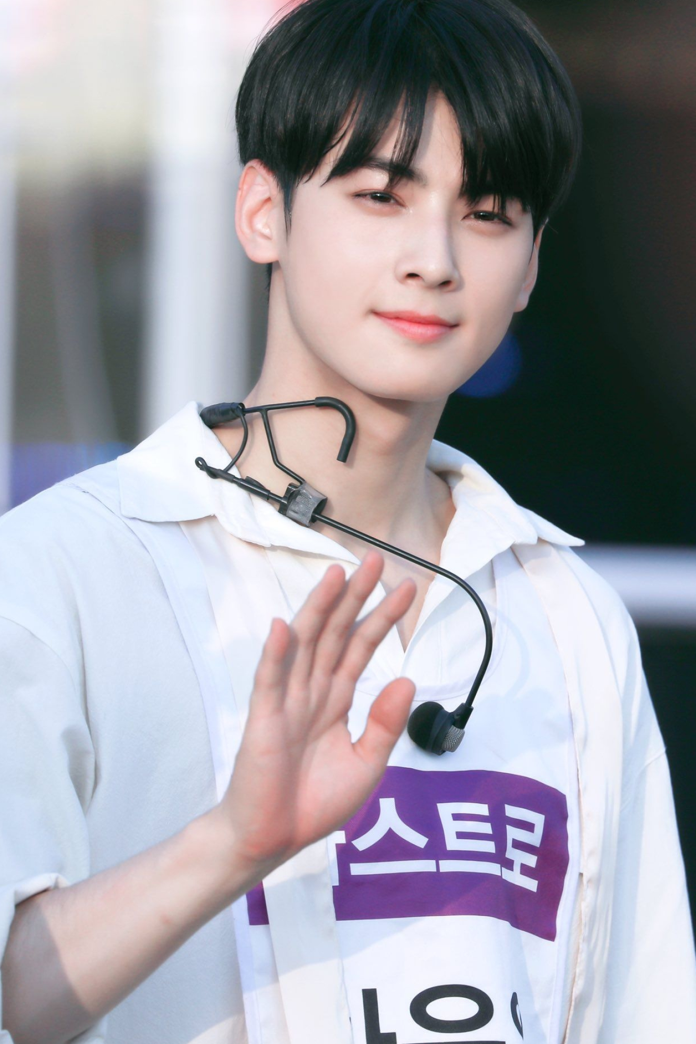 Cha Eun-woo, Eunwoo pics, Aesthetic visuals, Striking poses, 1370x2050 HD Phone