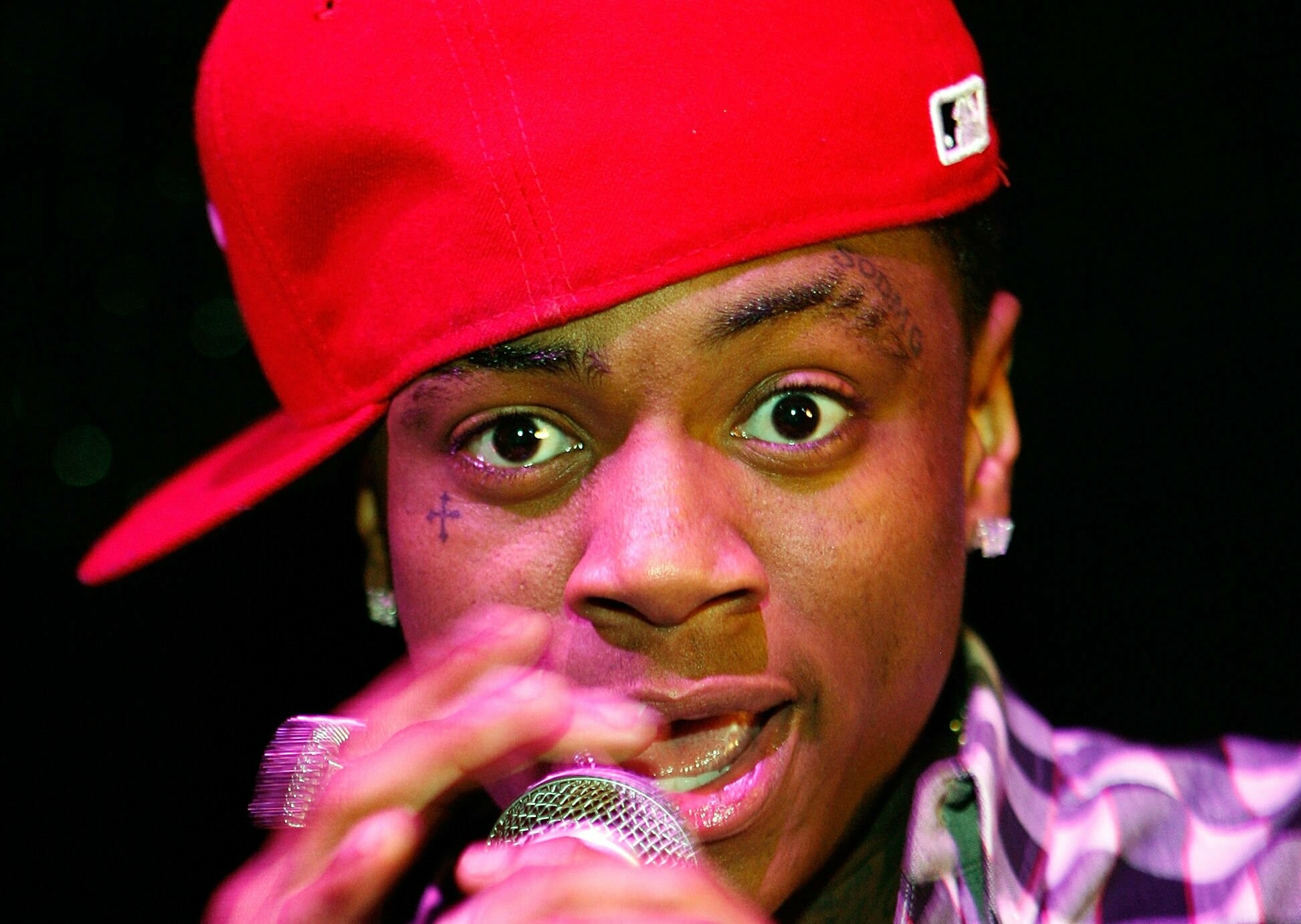 Soulja Boy rap, Microphone concert, Dynamic performance, 1950x1390 HD Desktop