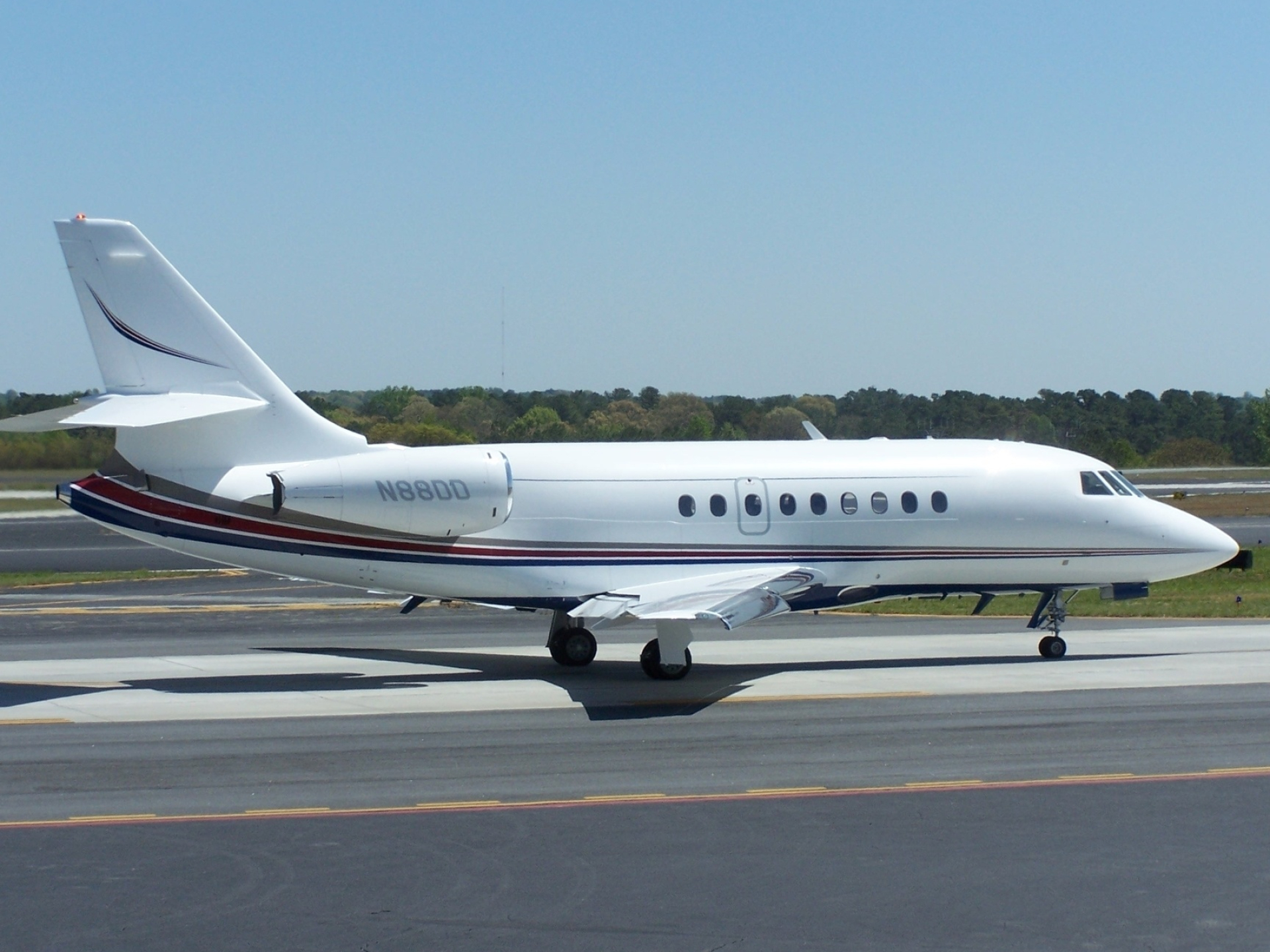 Aircraft N88DD, 2002 Dassault Falcon 2000, Michael Martin photo, Aviation excellence, 1920x1440 HD Desktop