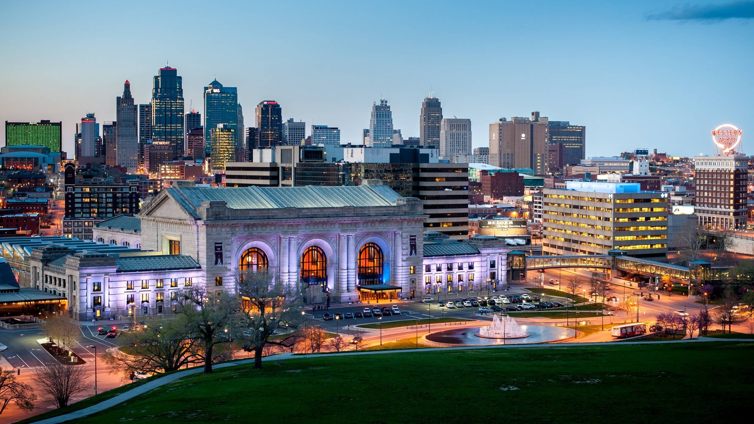 Kansas City Skyline, Medical marijuana card, Elevate Holistics, MO, 2560x1440 HD Desktop