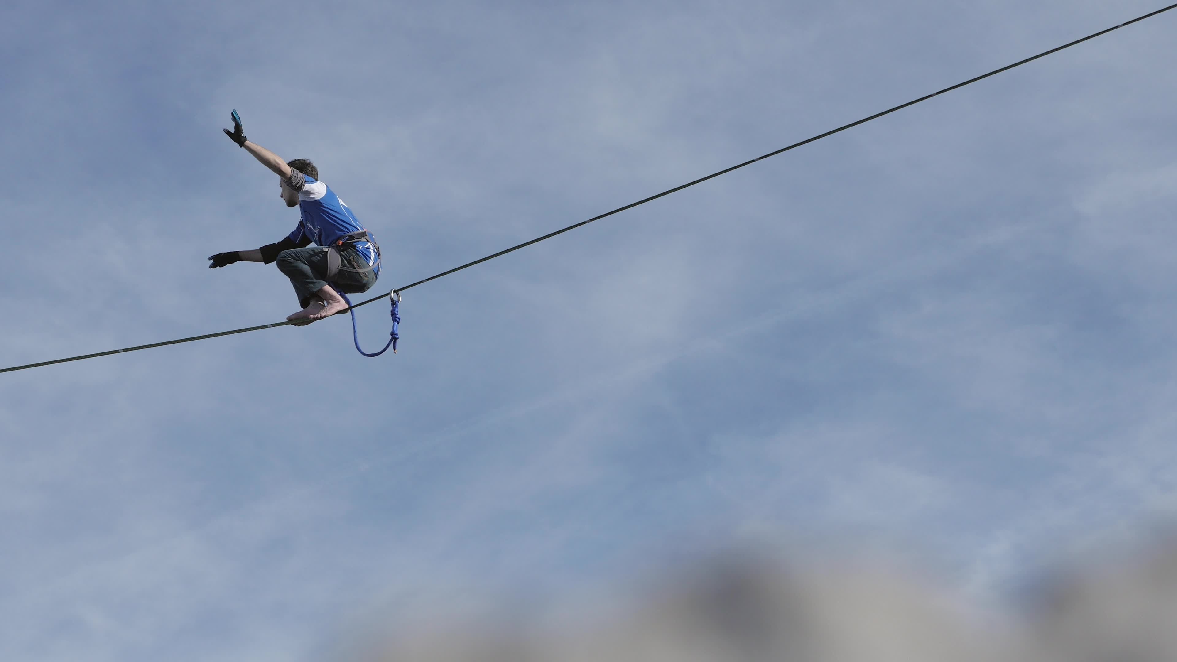 Balancing on a slackline, Mountain tightrope, Test of skill, Adrenaline challenge, 3840x2160 4K Desktop