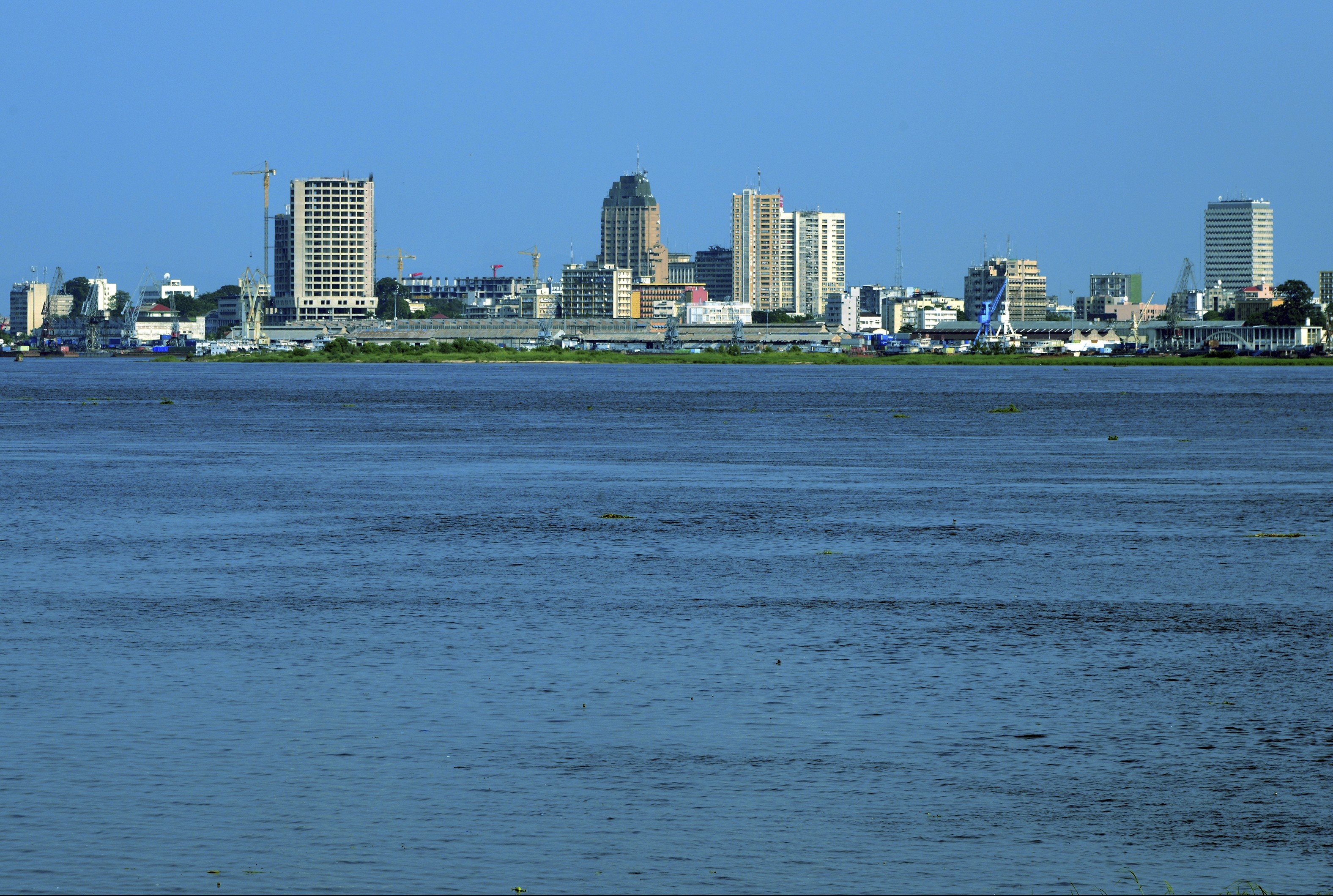 Congo River, Landmark capital relief, Economic milestone, Global trade, 3160x2120 HD Desktop