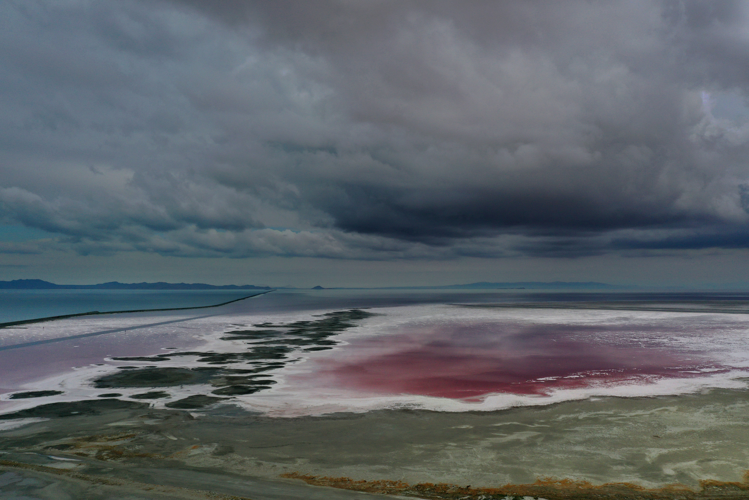 Utah's shrinking Salt Lake, Ecological disaster warning, Growing concerns, Environmental impact, 2500x1670 HD Desktop