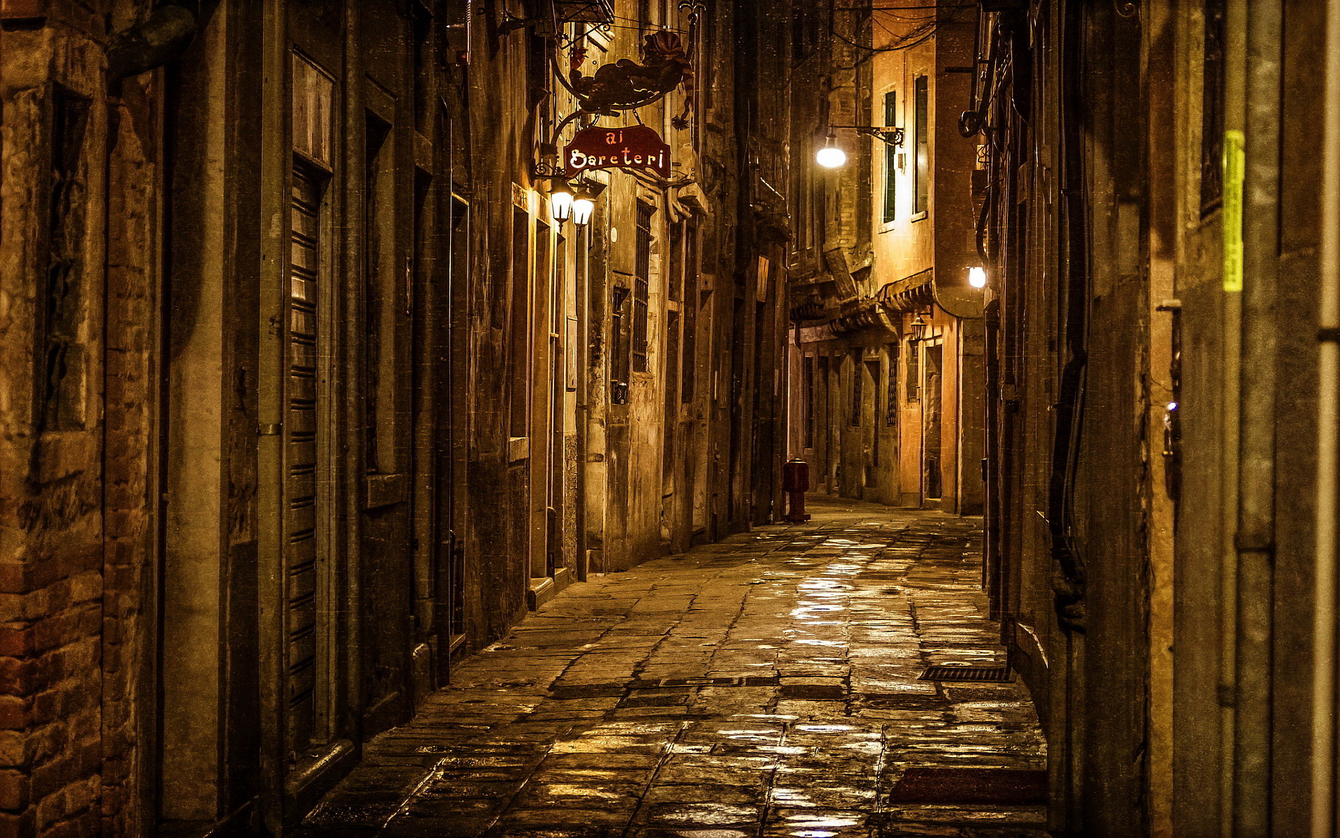 Venice's narrow alleys, Canal-side pathways, Romantic Venice vibes, Picturesque streets, 1920x1200 HD Desktop