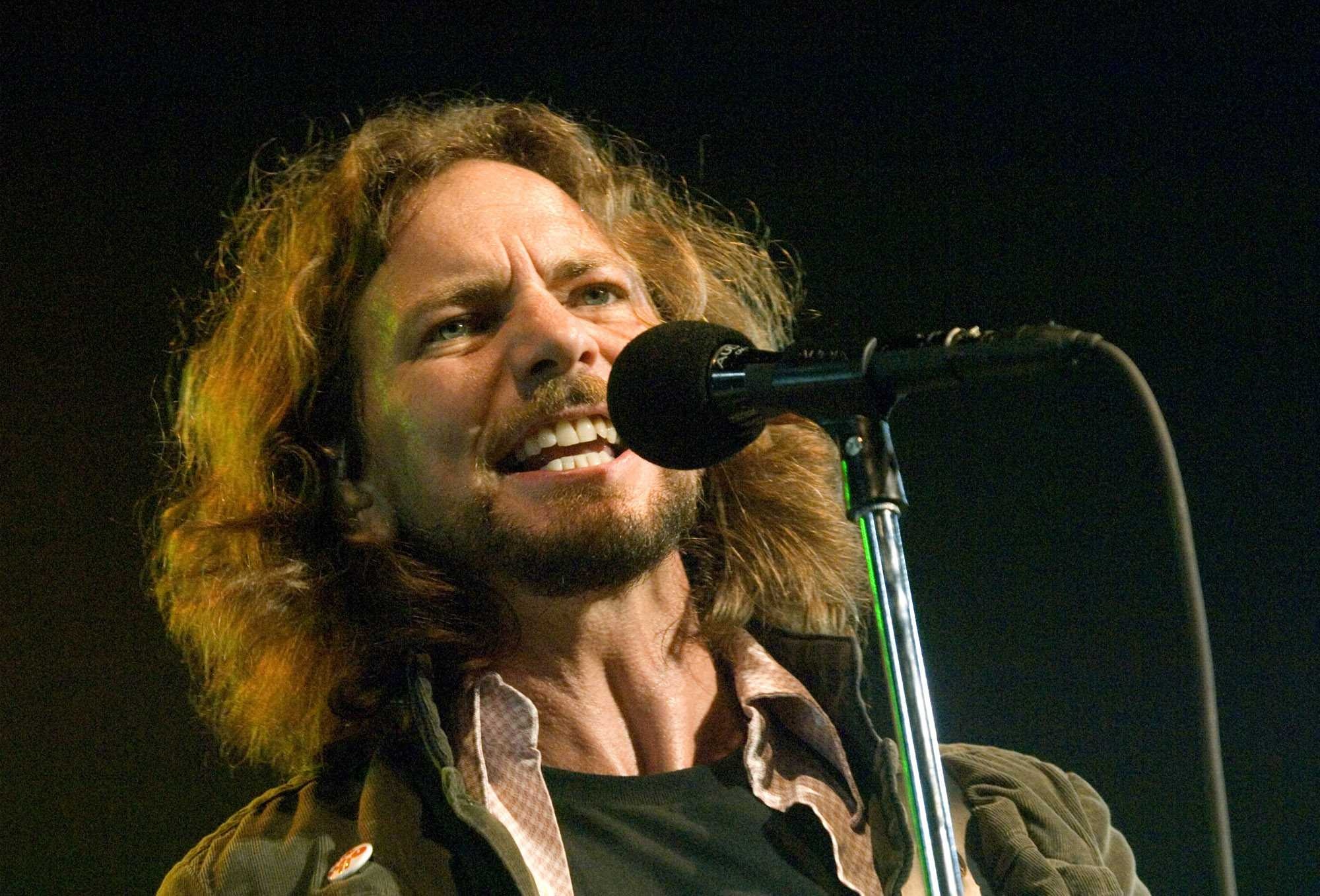 Eddie Vedder wallpapers, Captivating imagery, Fan tributes, Musical dedication, 2000x1360 HD Desktop