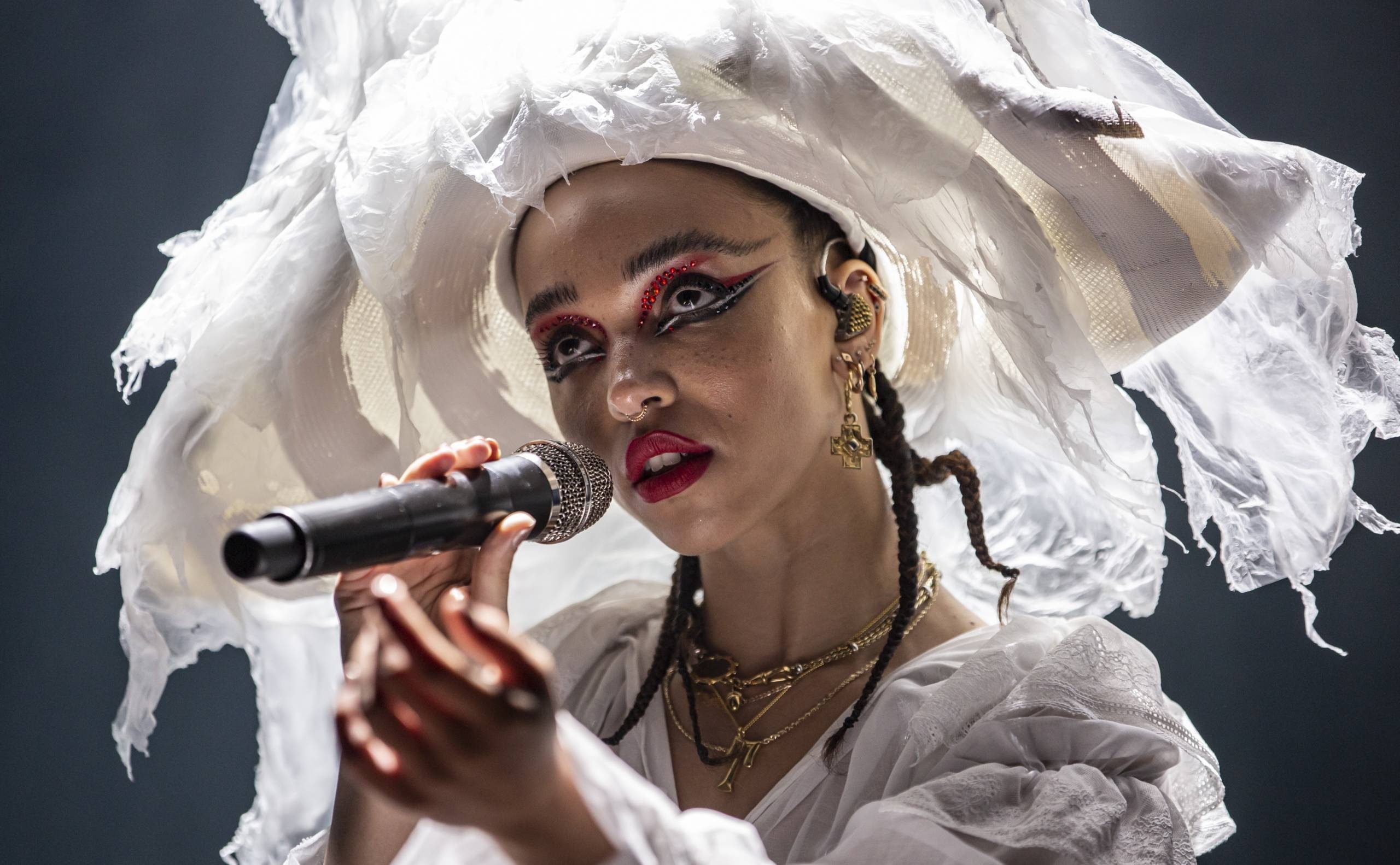 FKA Twigs, Music, New track announcement, Artistic expression, 2560x1590 HD Desktop