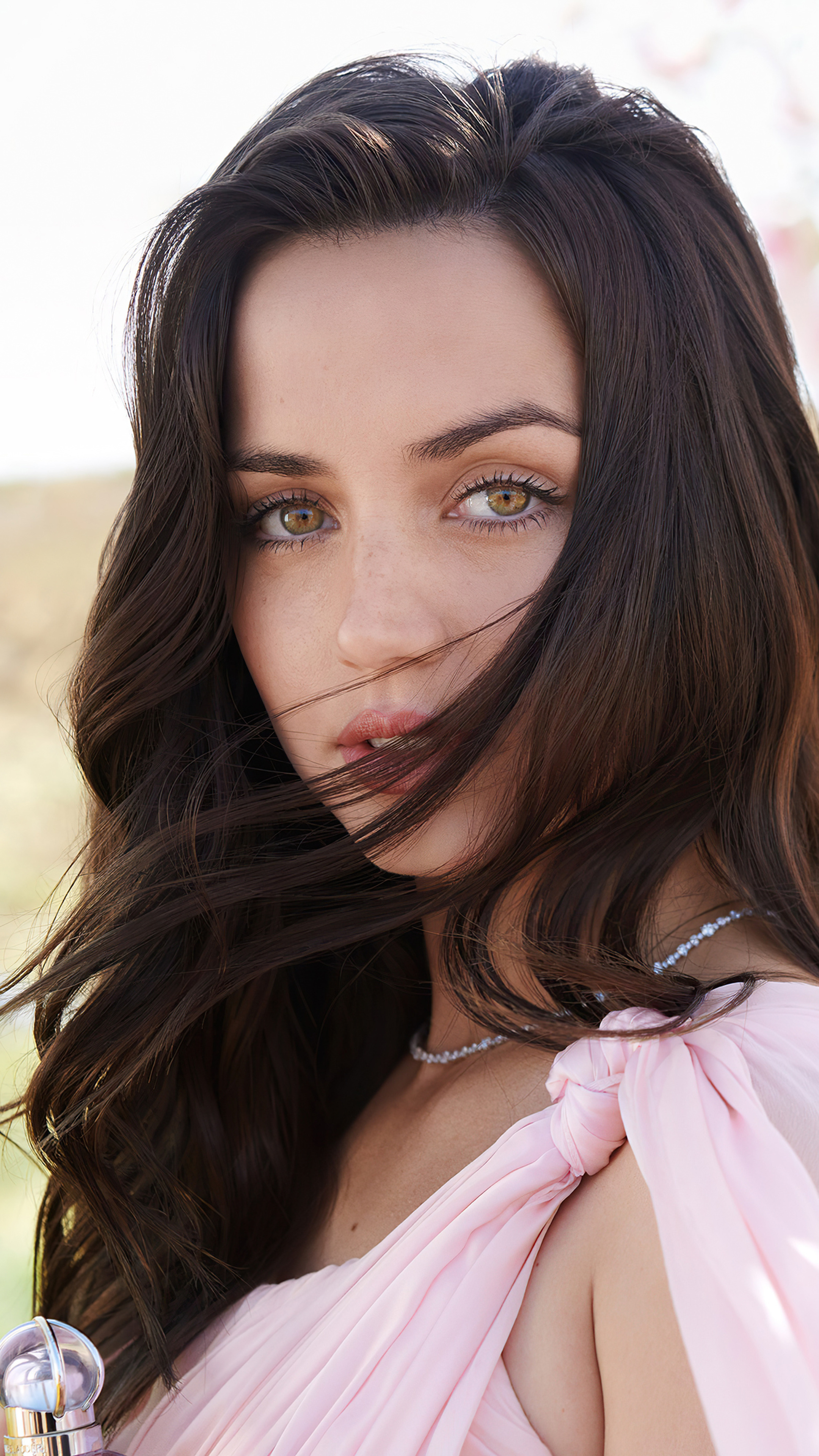 Estee Lauder 2021, Ana de Armas Wallpaper, 2160x3840 4K Phone