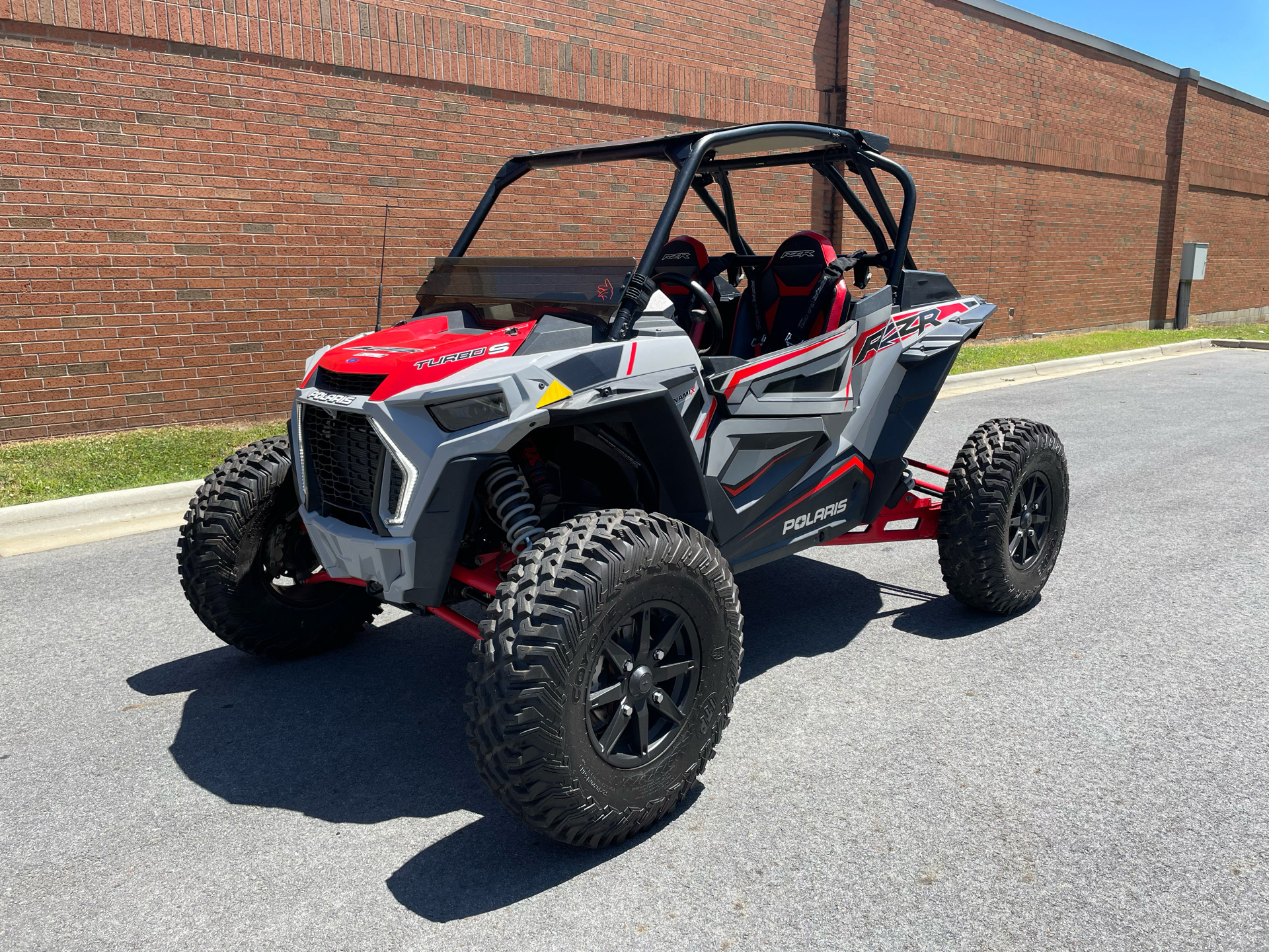 Polaris RZR, Pre-owned utility vehicles, Ghost gray edition, Explore your limits, 1920x1440 HD Desktop