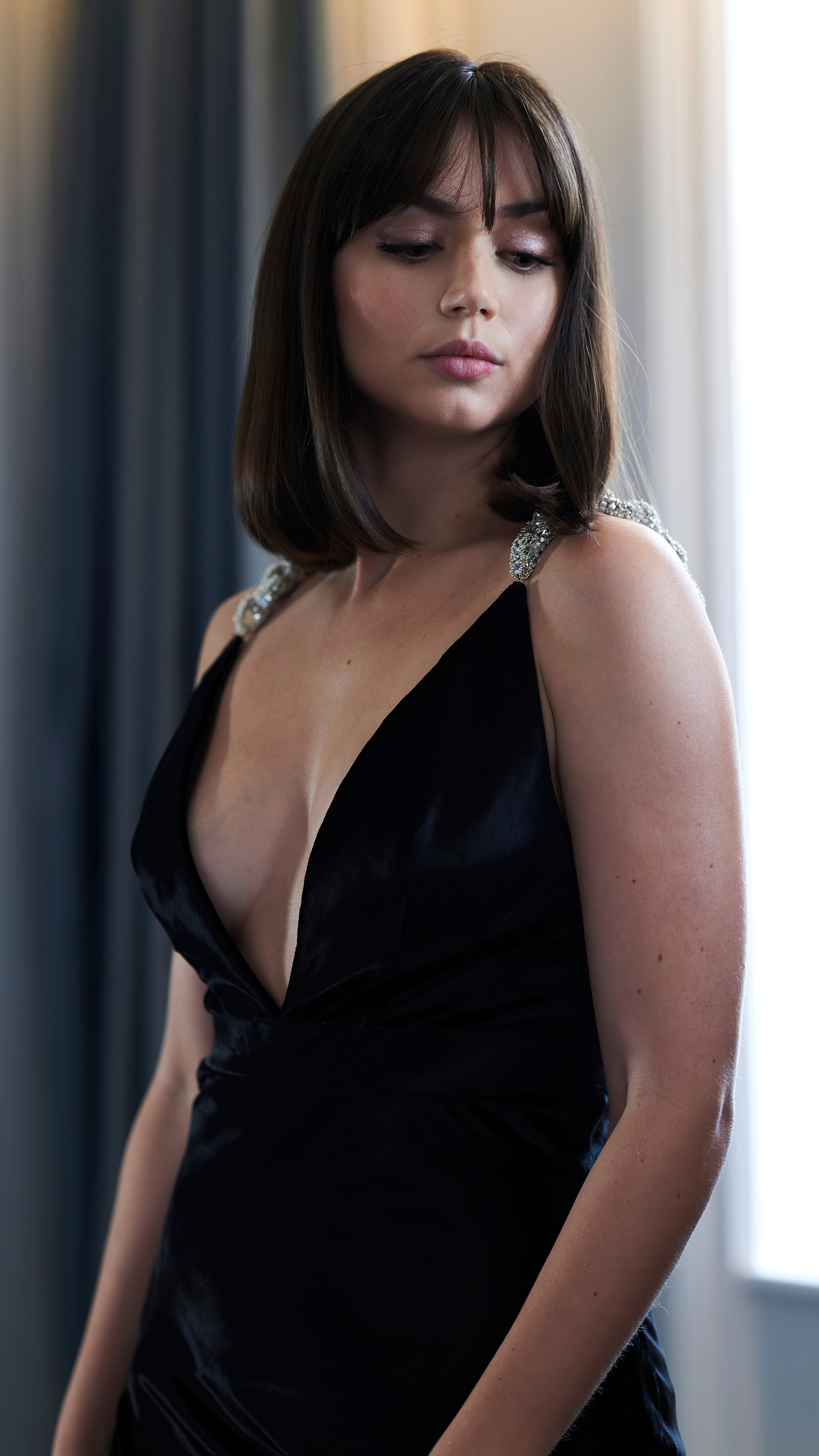 Ana de Armas, Bond Girl Wallpaper, 2160x3840 4K Phone