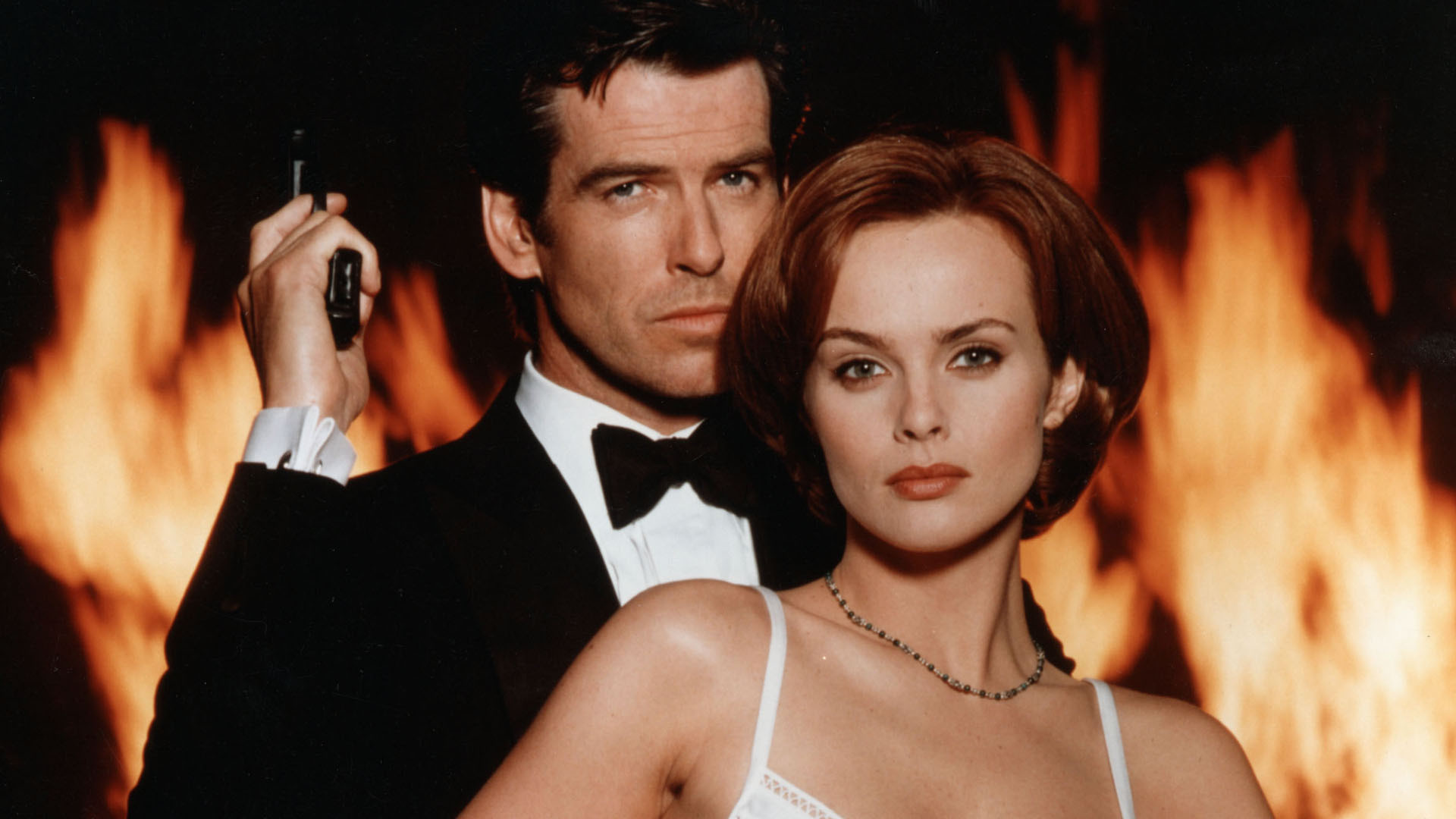 Pierce Brosnan and Izabella Scorupco, Bond Girl Wallpaper, 1920x1080 Full HD Desktop