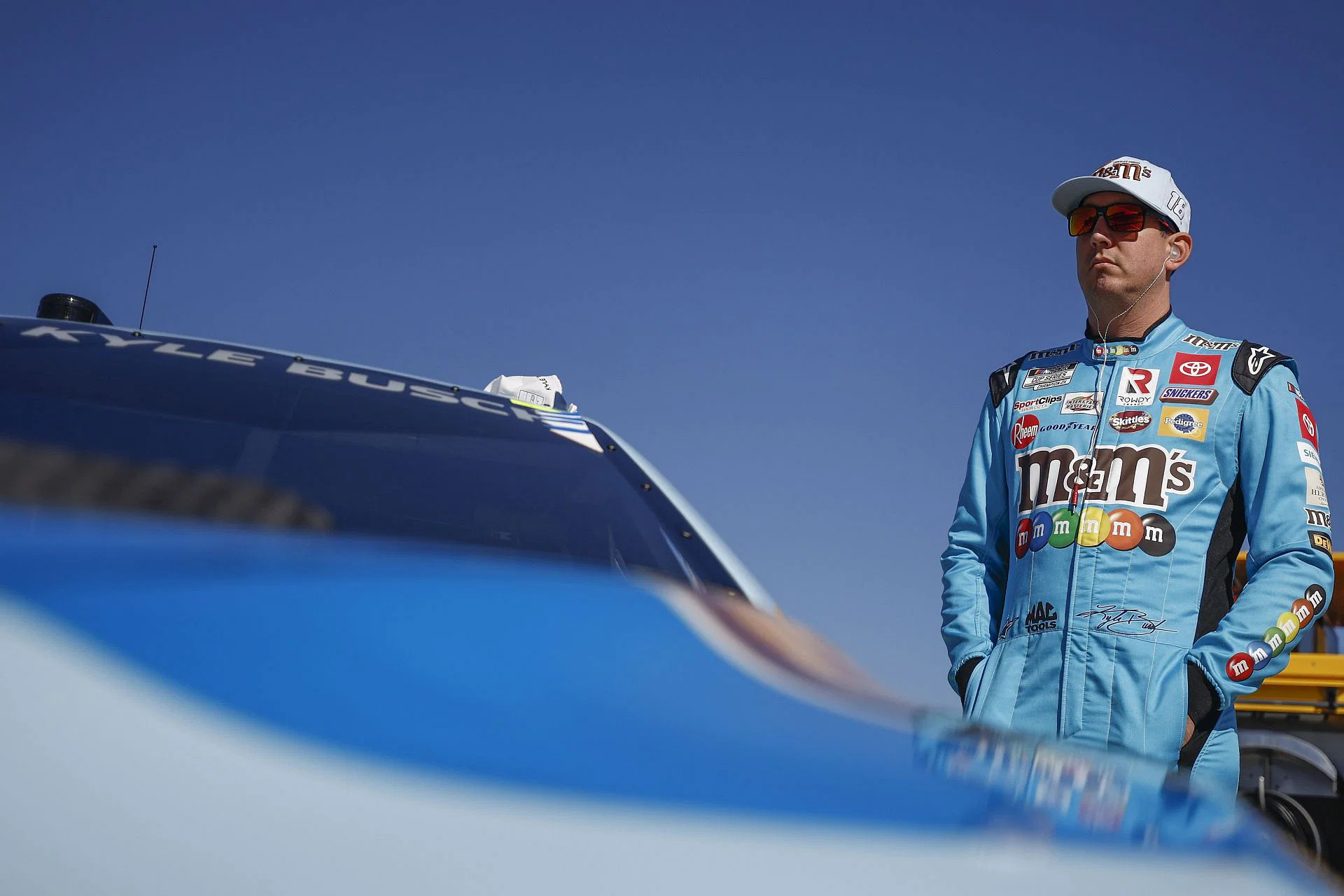 Kyle Busch, NASCAR driver, Driver odds, Blue Emu Maximum Pain Relief 400, 1920x1280 HD Desktop