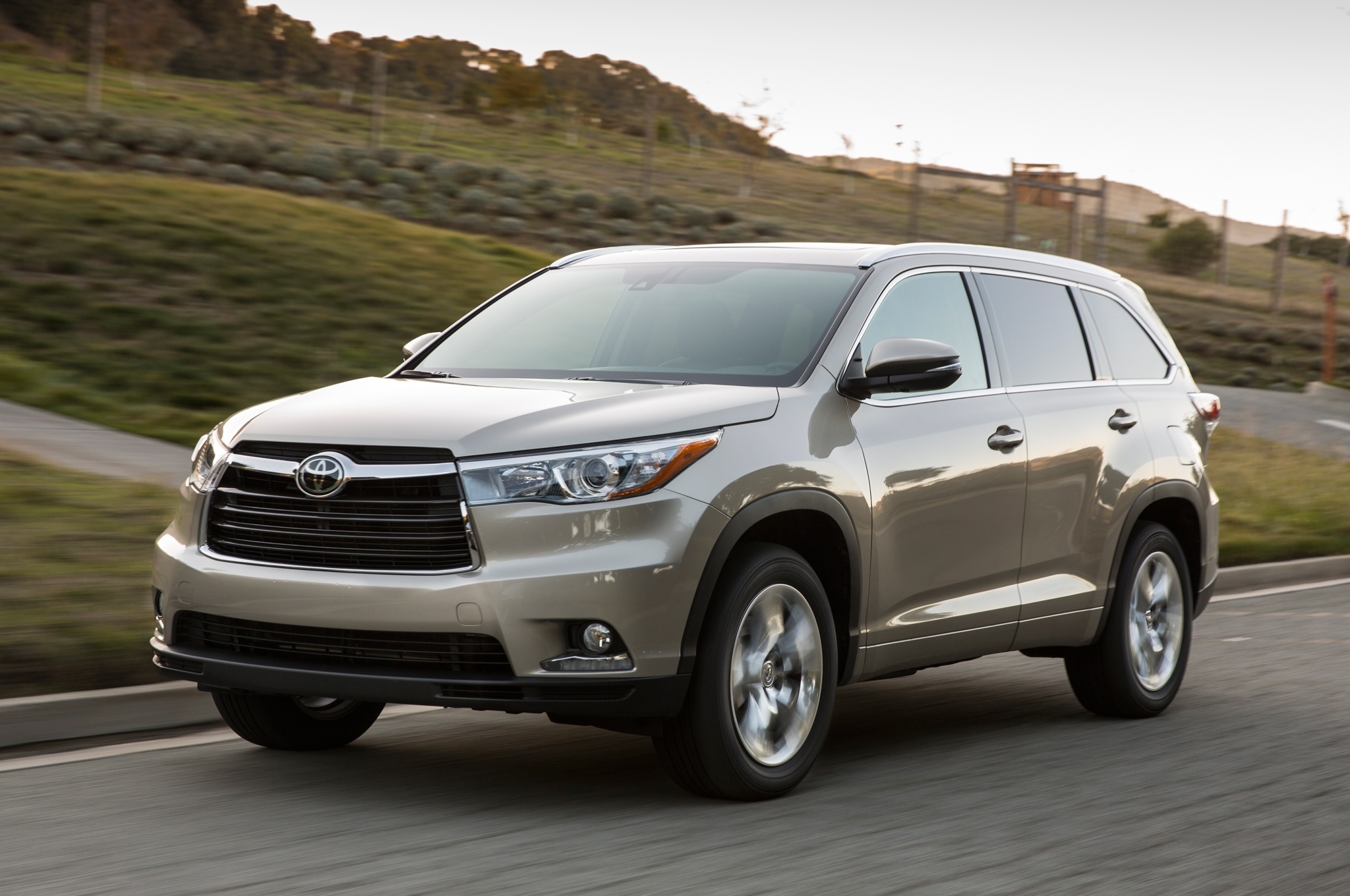 2016 Model, Toyota Highlander Wallpaper, 2050x1360 HD Desktop