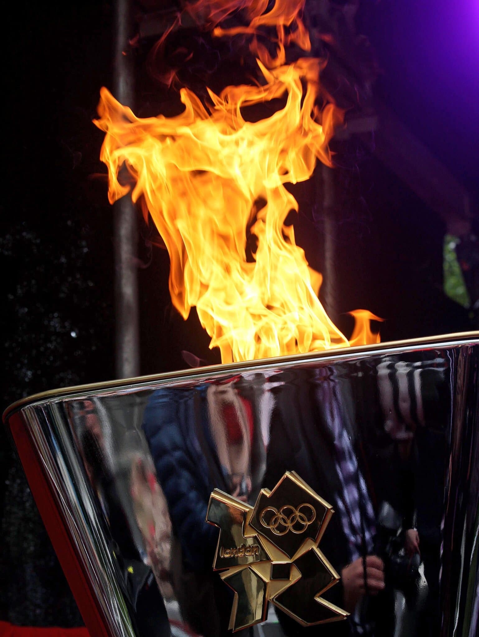 London 2012, Olympic Flame Wallpaper, 1540x2050 HD Phone