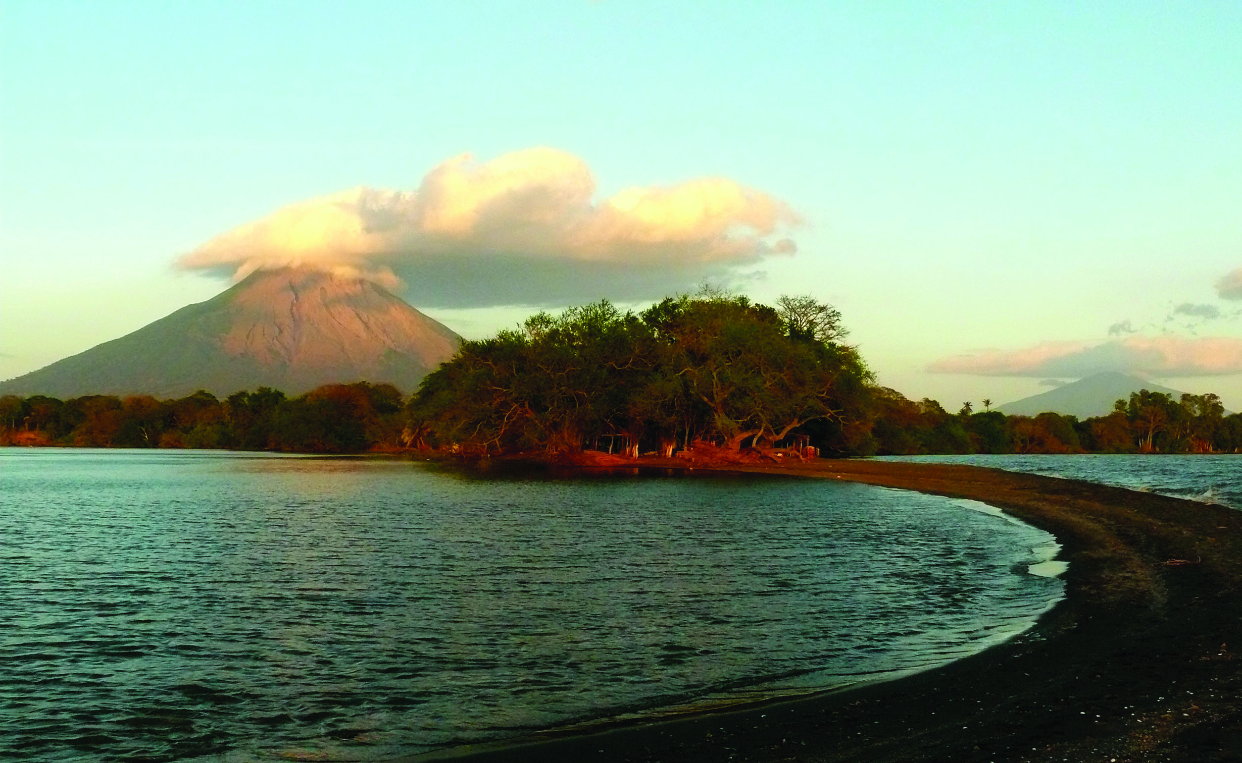 Travel pioneers, Nicaragua, Experts, Explorers, 2460x1520 HD Desktop