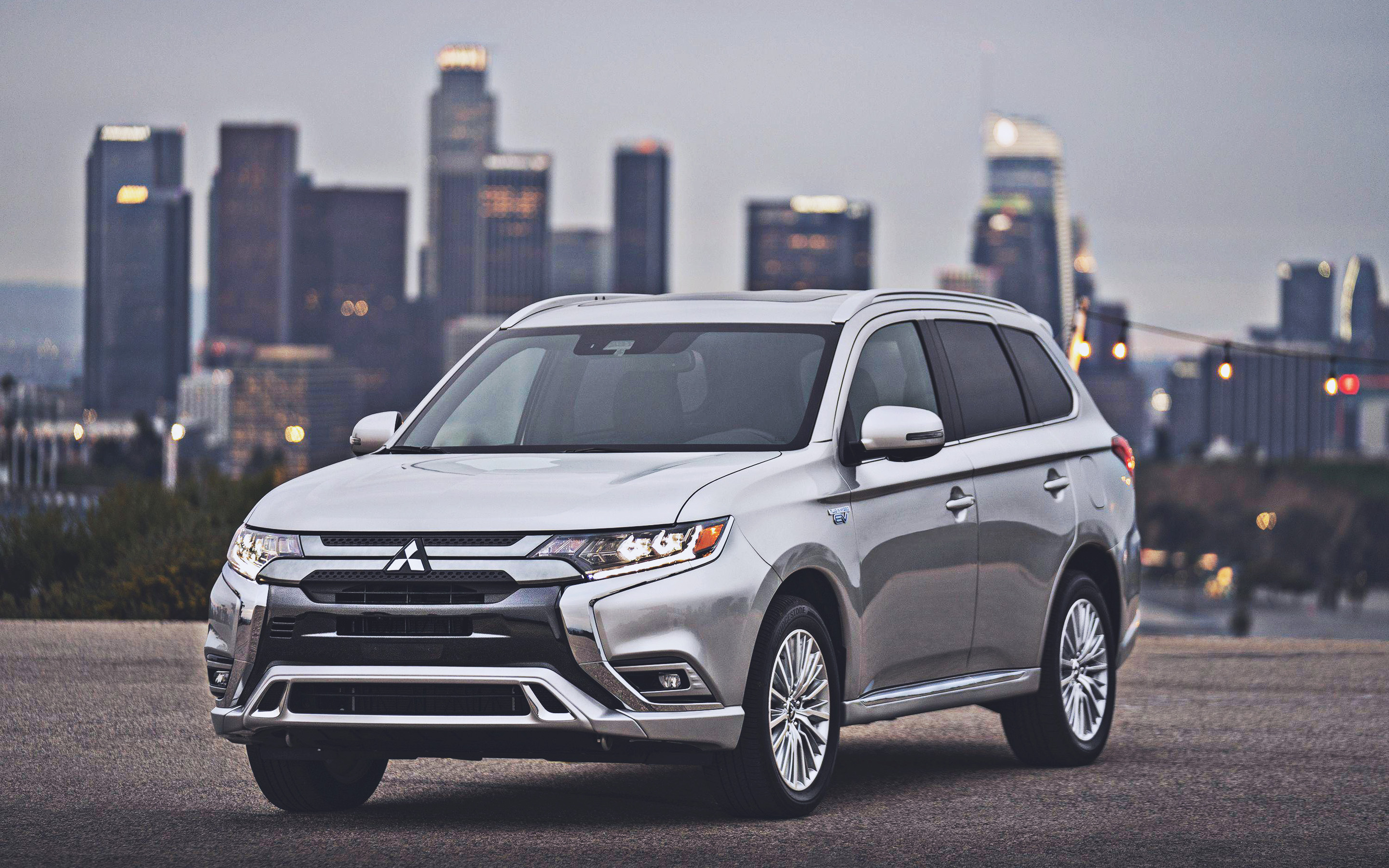 Mitsubishi Outlander, PHEV parking, 2019 cars, crossovers, 2880x1800 HD Desktop