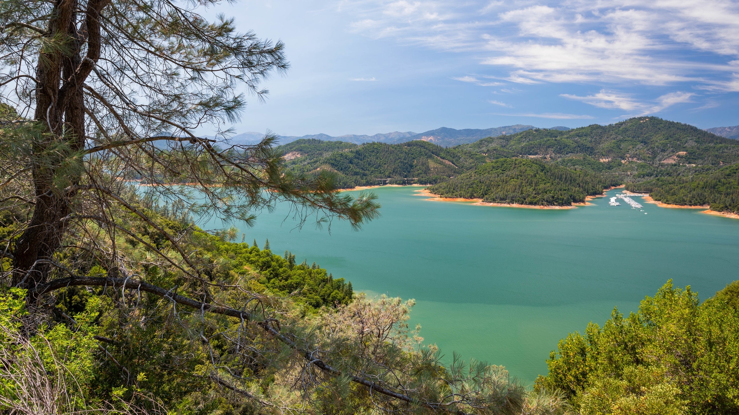 Shasta Lake, Vacation rentals, Idyllic retreats, Tranquil getaway, 2560x1440 HD Desktop