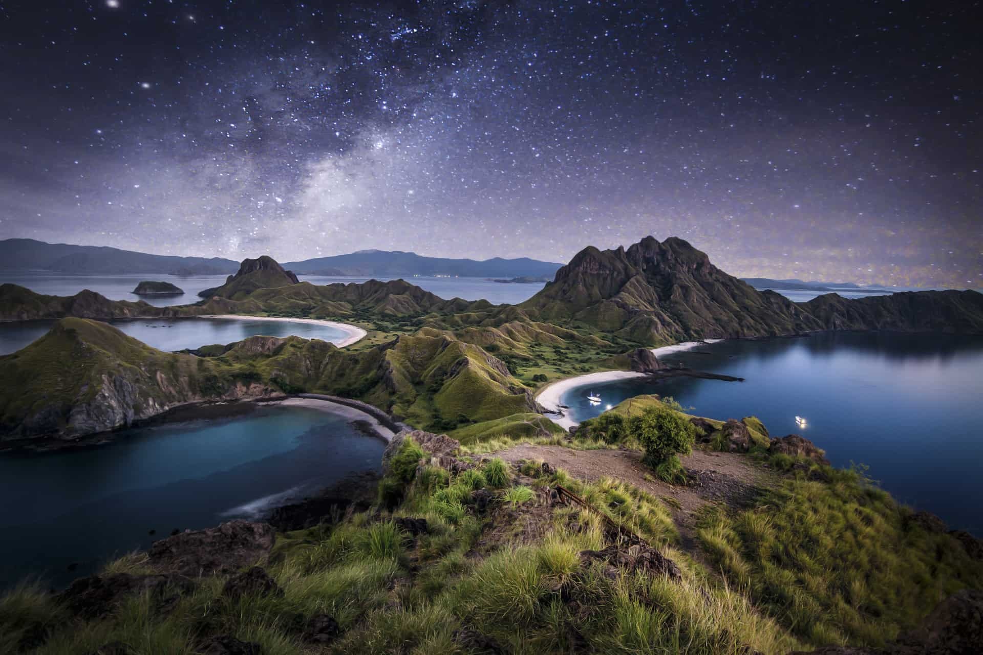 Komodo Island, Cruise highlights, Aqua expeditions, National park, 1920x1280 HD Desktop