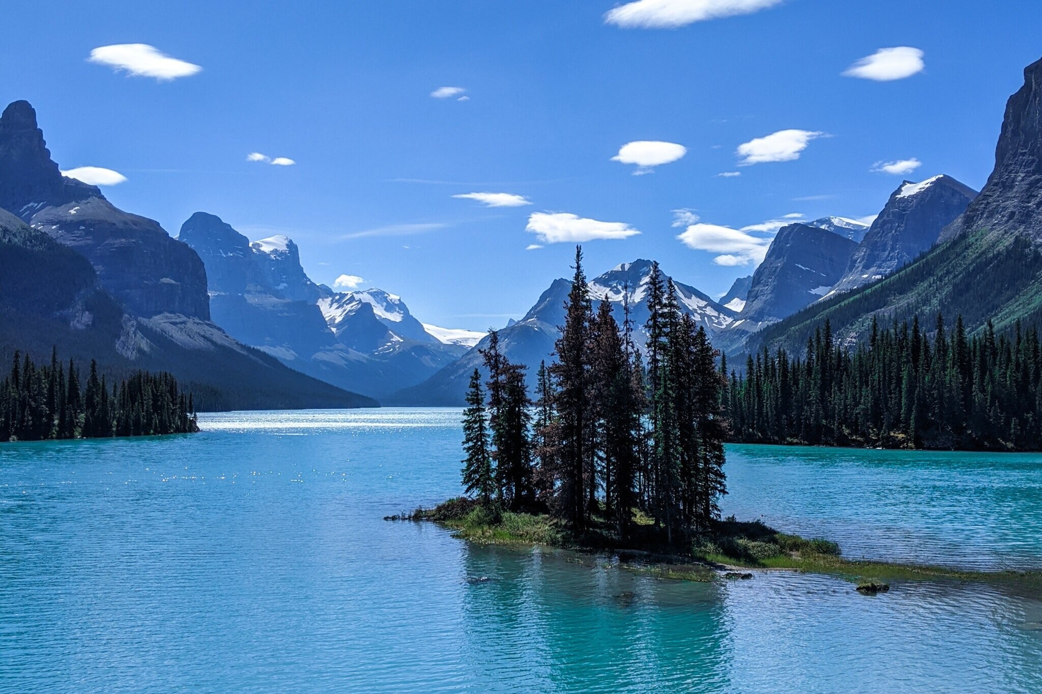 Jasper National Park, Maligne Lake, Spectacular day trip, In the moment, 2050x1370 HD Desktop