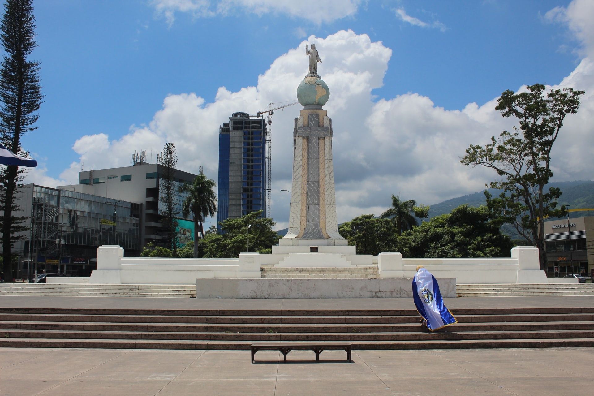 San Salvador, Overcoming stereotypes, Reality versus perception, Cultural understanding, 1920x1280 HD Desktop