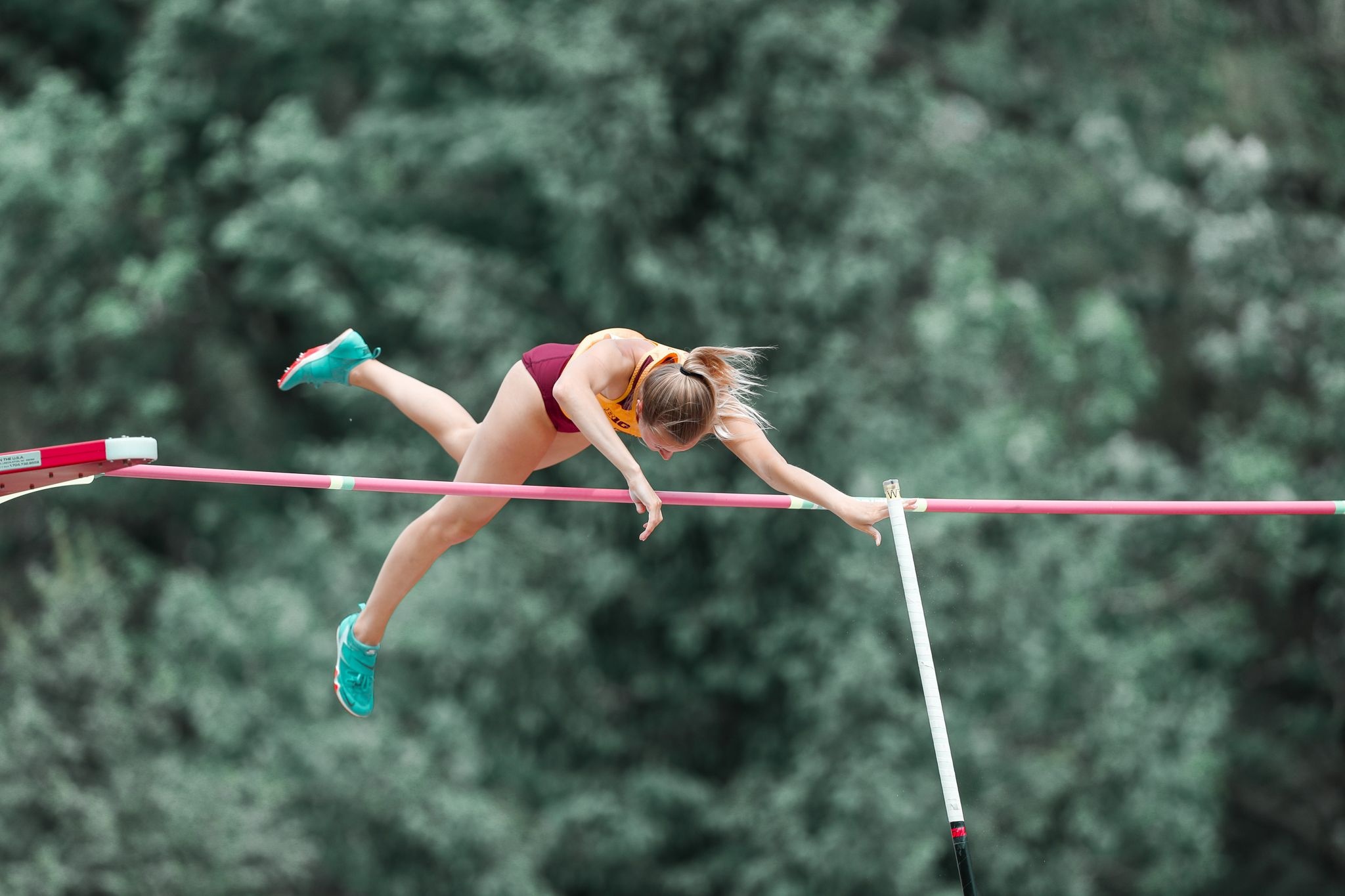 Karlie Place, Pole Vaulting Wallpaper, 2050x1370 HD Desktop