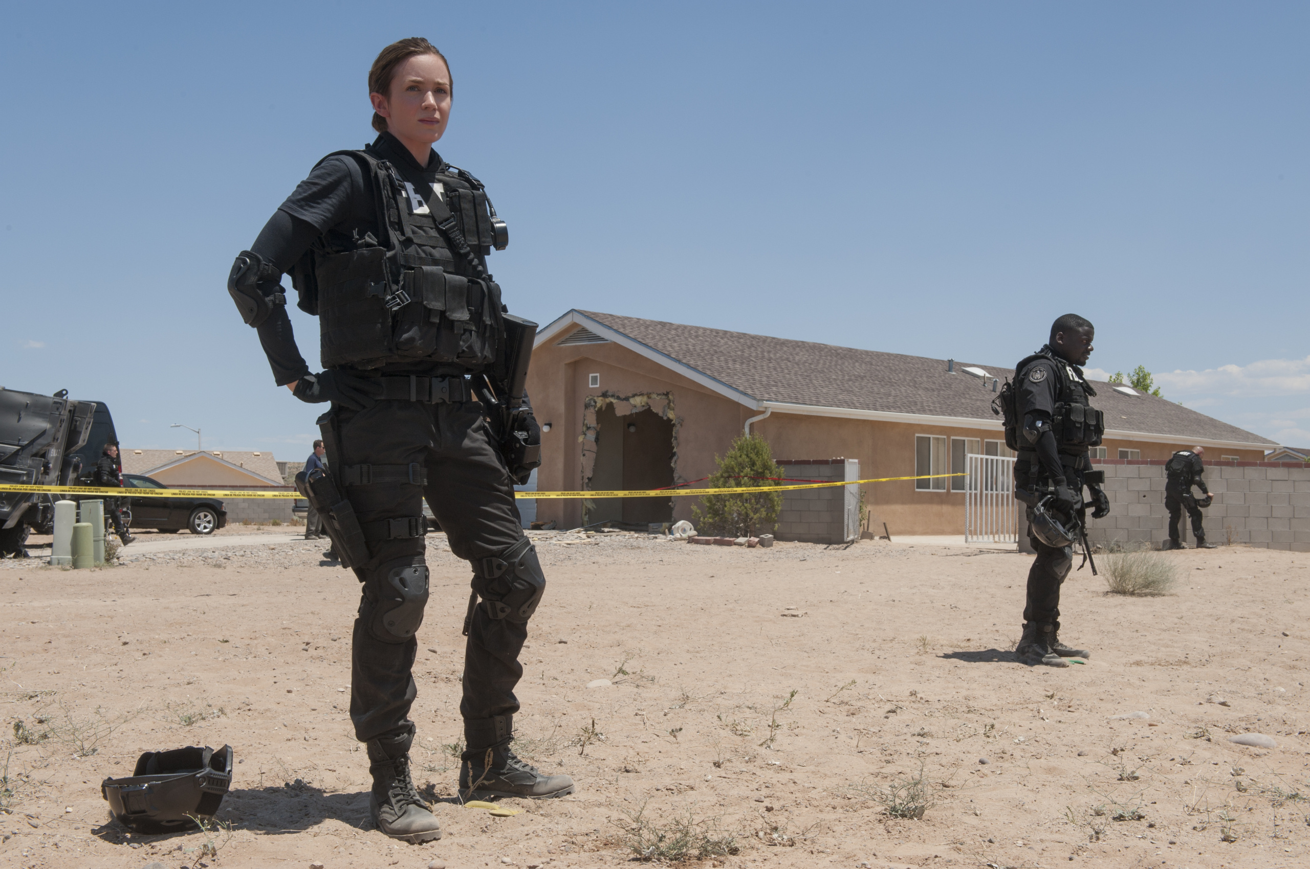 Sicario, Free movie download, Denis Villeneuve's masterpiece, Daniel Kaluuya's brilliance, 2560x1700 HD Desktop