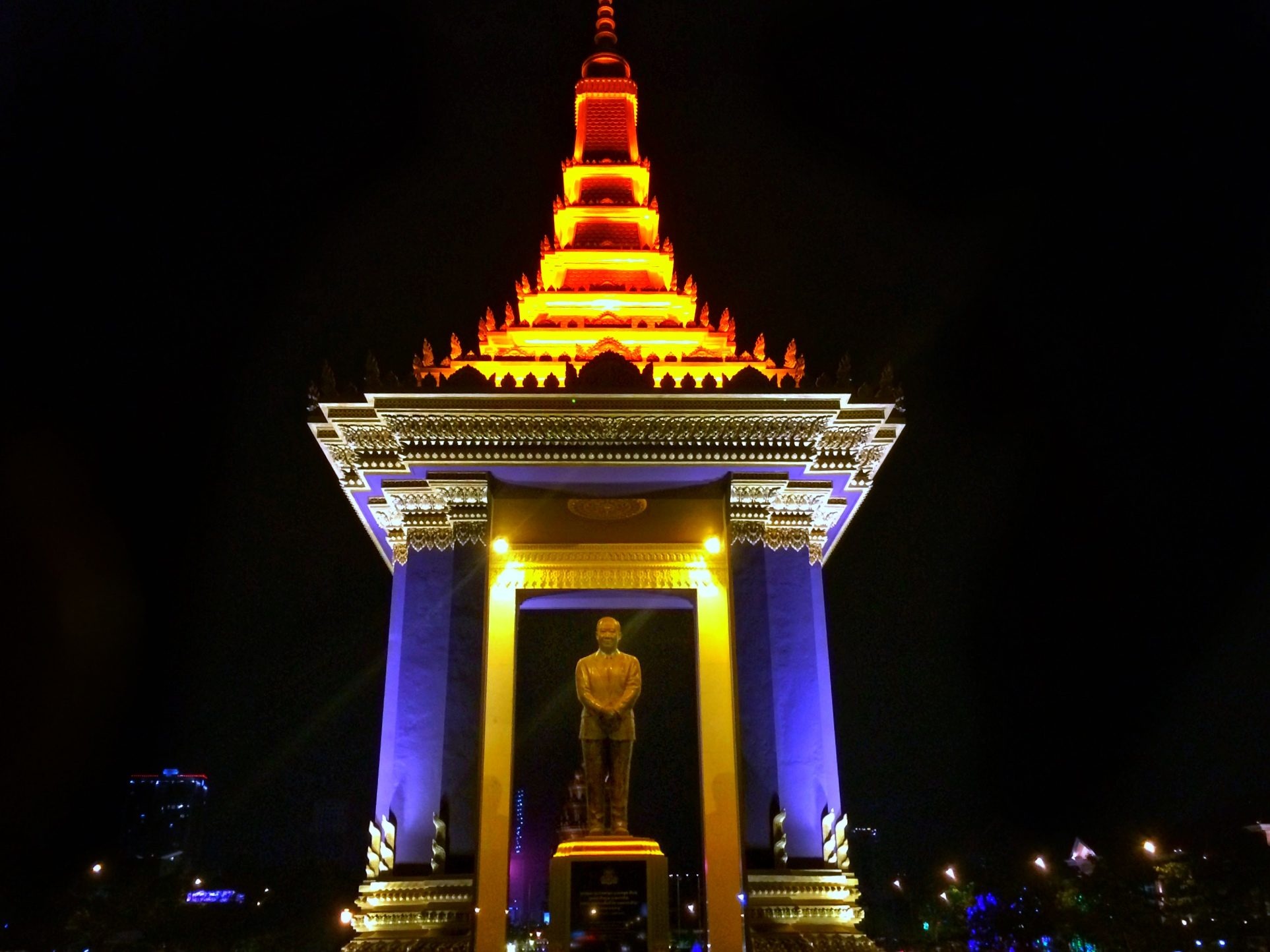 Phnom Penh, Multifarious shades, Cambodia, 1930x1450 HD Desktop