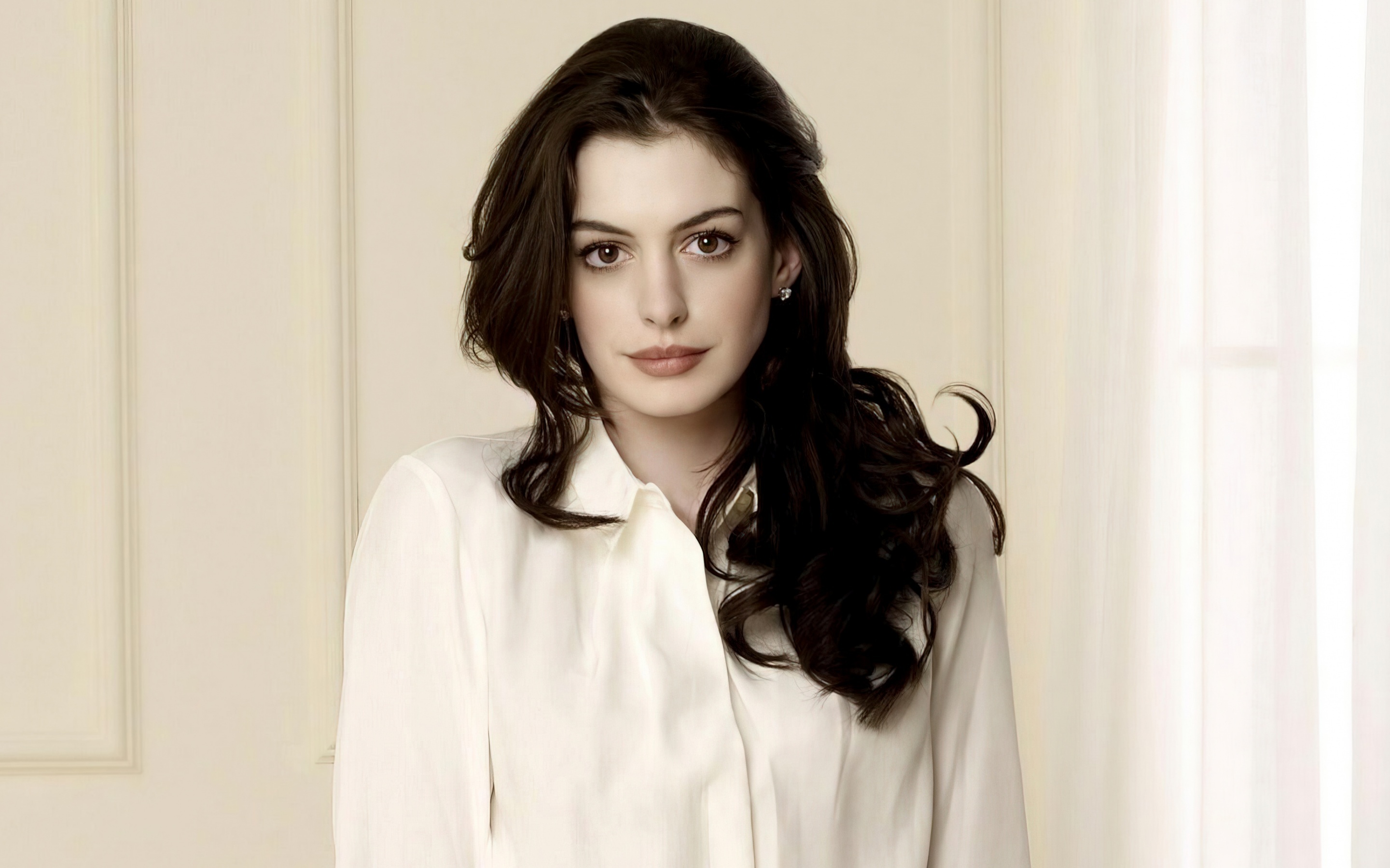 Anne Hathaway, Wallpaper, American actress, Beautiful, 2880x1800 HD Desktop