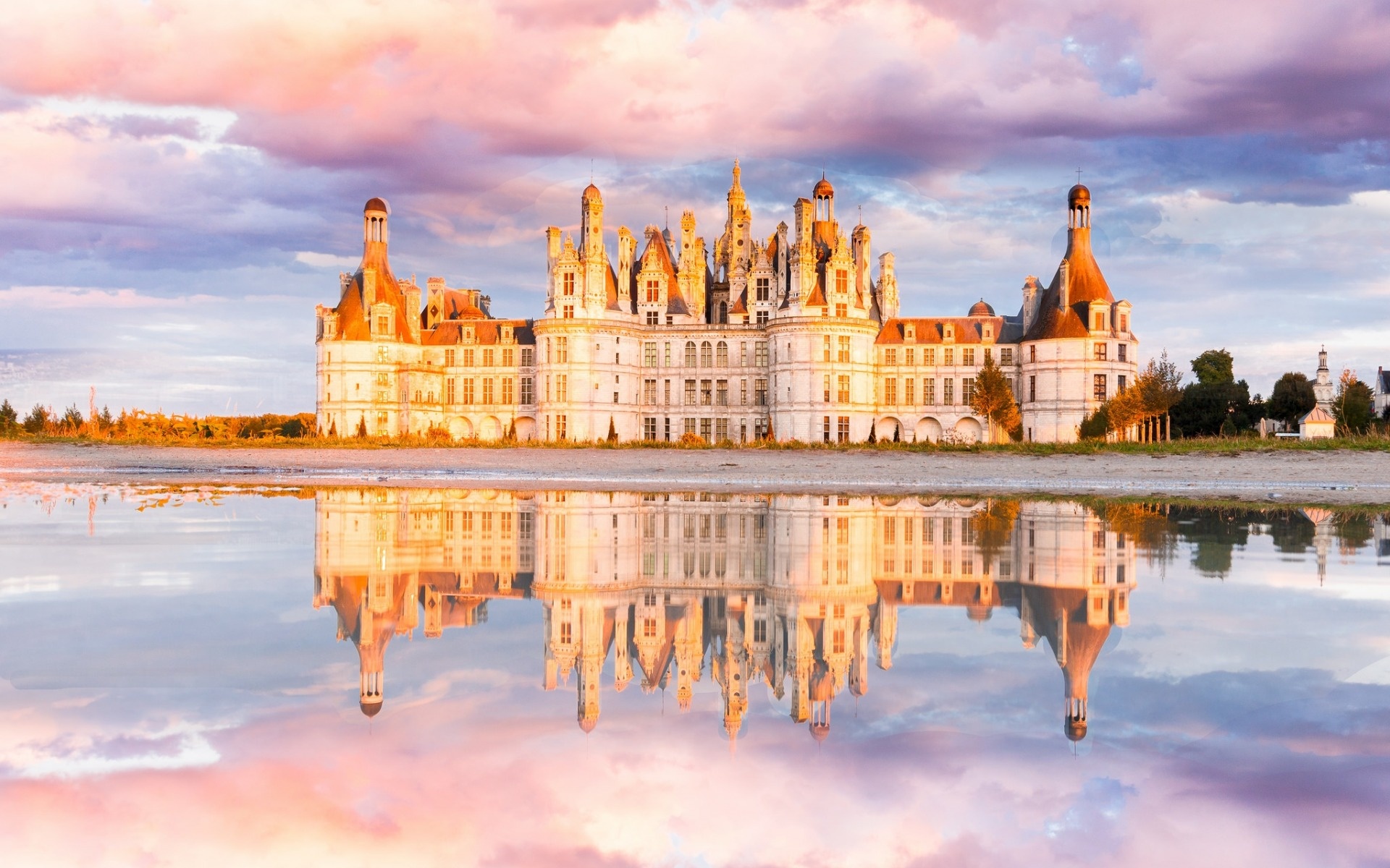 Chambord Castle, Loir Ancient castle, France, Evening sunset, 1920x1200 HD Desktop