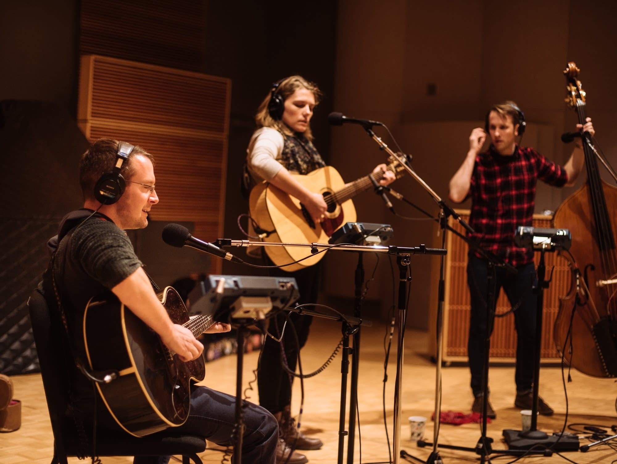 Dead Horses perform in the Radio Heartland studio 2000x1510