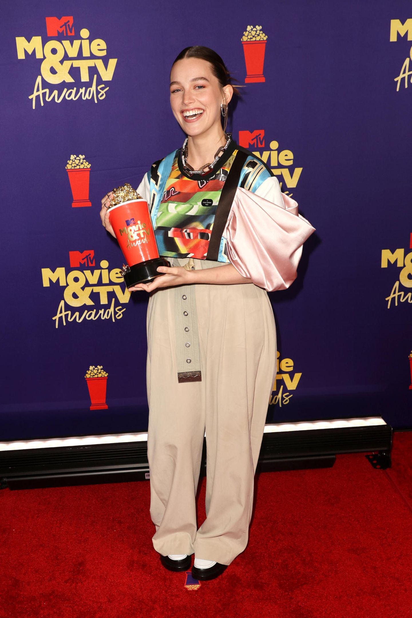 MTV Movie & TV Awards, Victoria Pedretti, Best dressed, Fashion highlights, 1440x2160 HD Phone