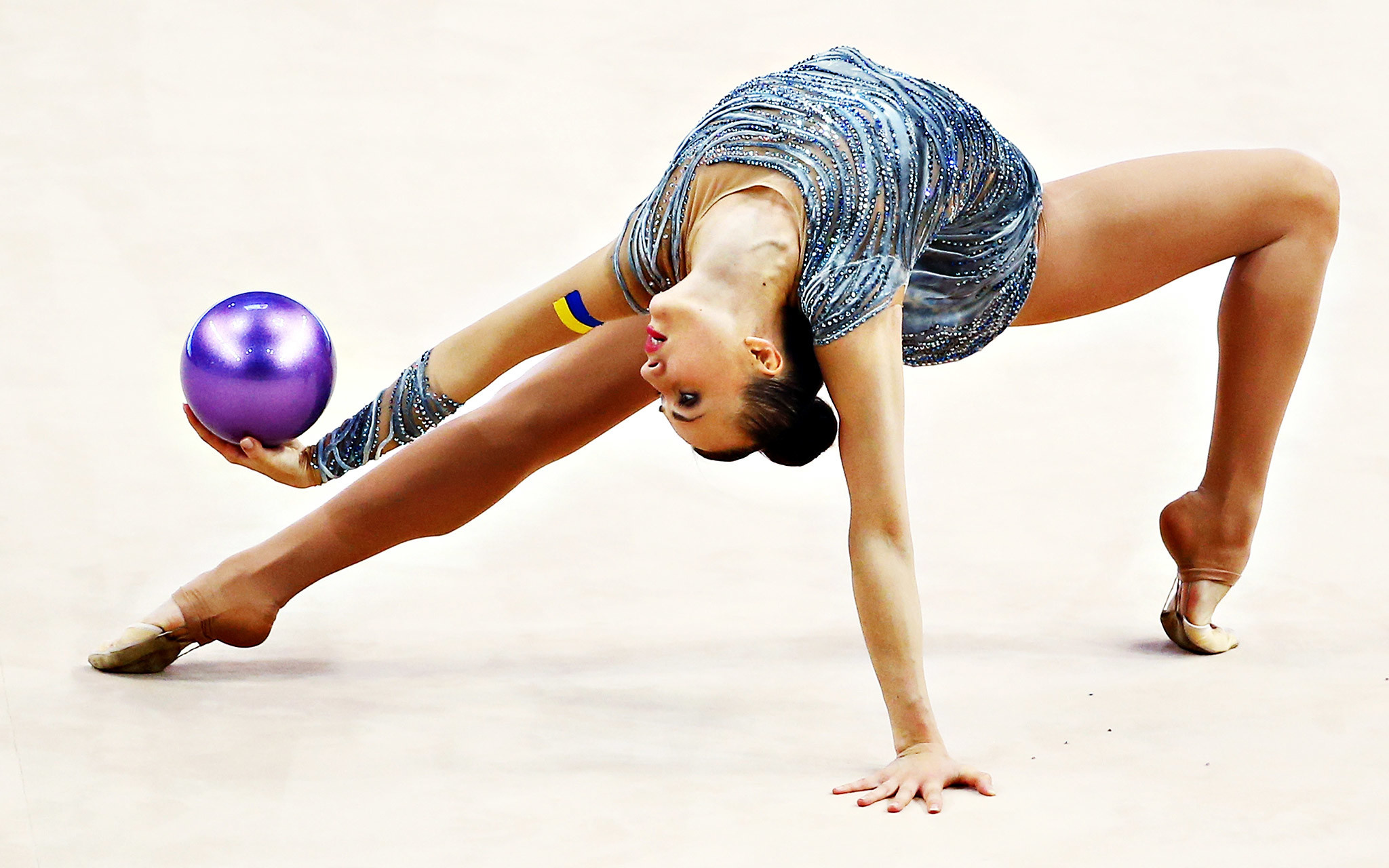 Hanna Rizatdinova, Rhythmic Gymnastics Wallpaper, 2050x1280 HD Desktop