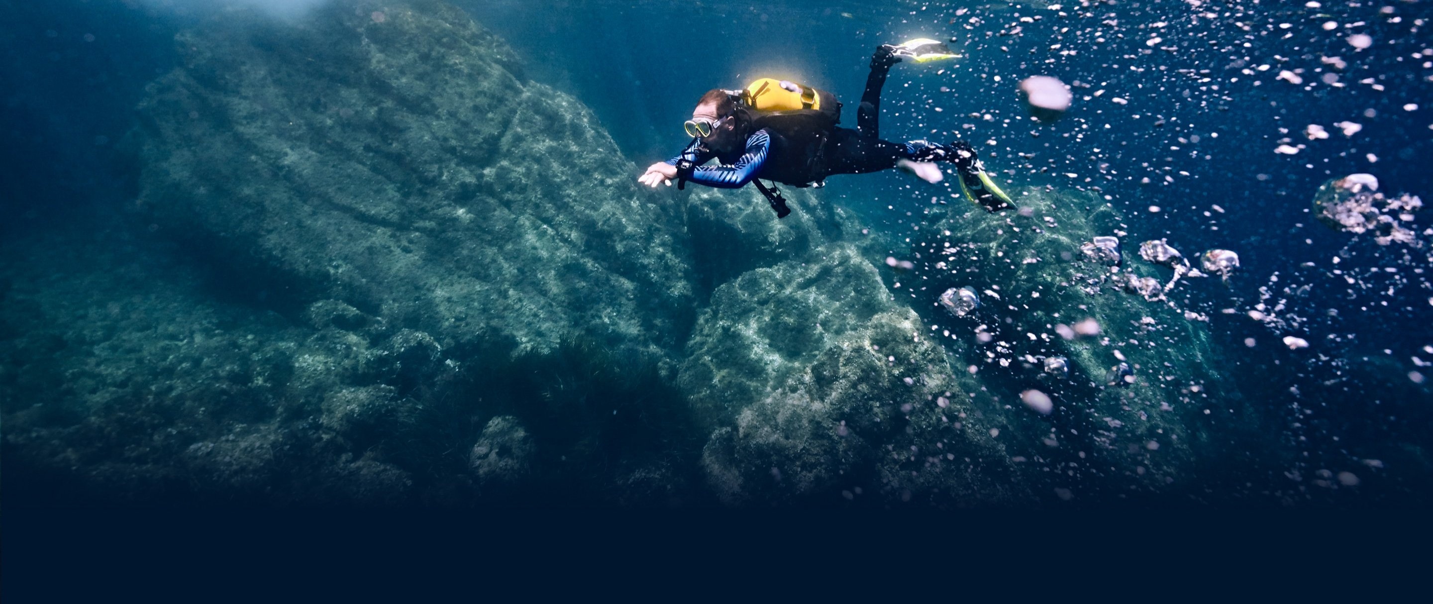 Official Aqua Lung diving gear, Our story, Aqua Lung brand, Underwater exploration, 2880x1220 Dual Screen Desktop